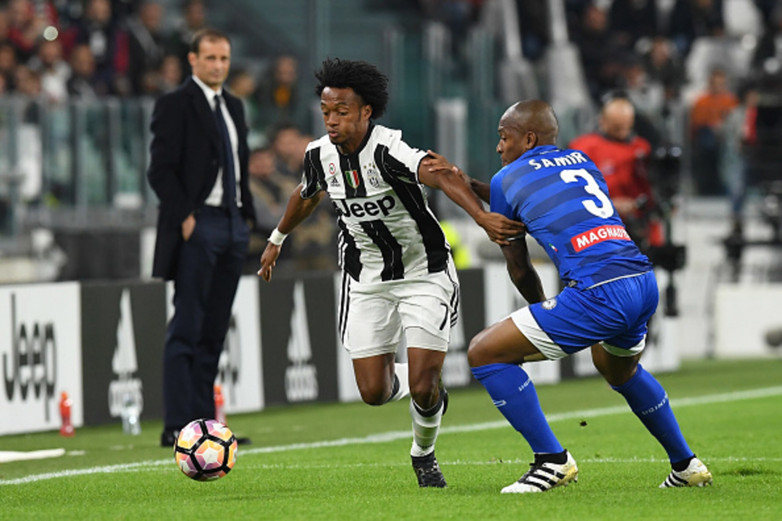 TURIN, ITALY - OCTOBER 15: Juan Cuadrado (L) of Juventus FC is challenged by Caetano Samir of Udinese Calcio during the Serie A match between Juventus FC and Udinese Calcio at Juventus Stadium on October 15, 2016 in Turin, Italy. (Photo by Valerio Penni TURIN, ITALY - OCTOBER 15: Juan Cuadrado (L) of Juventus FC is challenged by Caetano Samir of Udinese Calcio during the Serie A match between Juventus FC and Udinese Calcio at Juventus Stadium on October 15, 2016 in Turin, Italy. (Photo by Valerio Penni