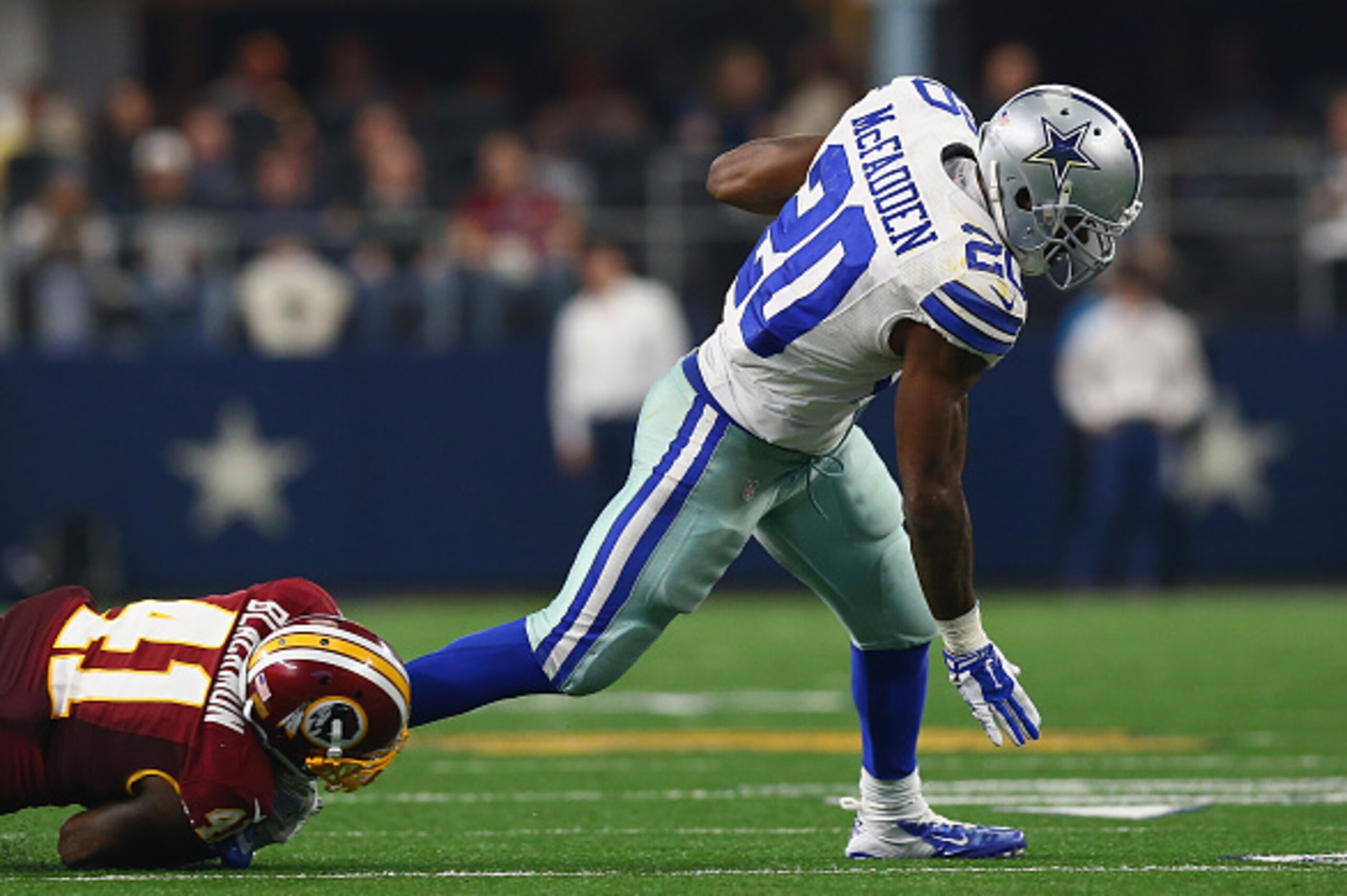 ARLINGTON, TX - JANUARY 03:   Darren McFadden #20 of the Dallas Cowboys runs the ball past Will Blackmon #41 of the Washington Redskins in the fourth quarter at AT&T Stadium on January 3, 2016 in Arlington, Texas.  (Photo by Ronald Martinez/Getty Images)