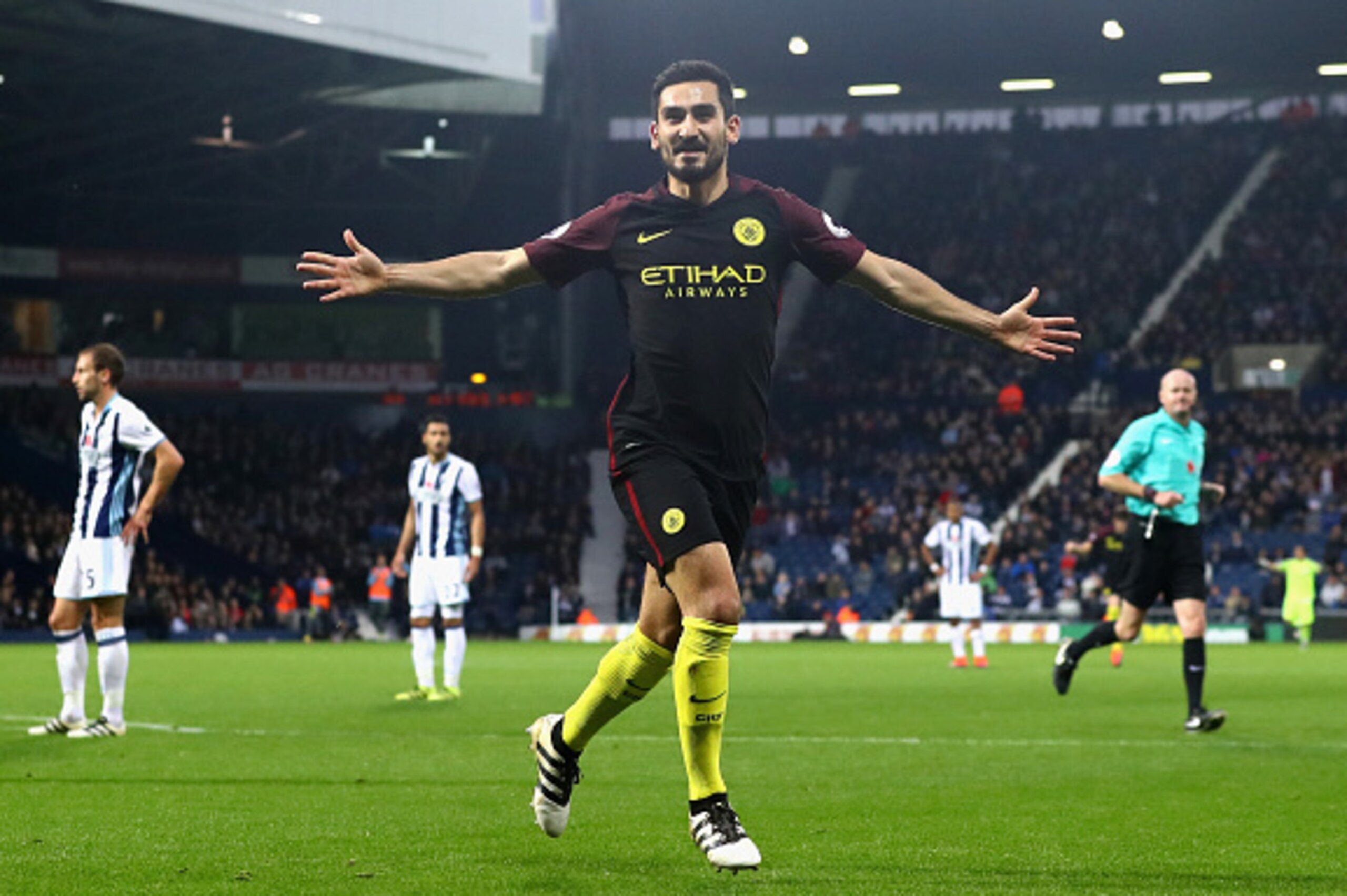 WEST BROMWICH, ENGLAND - OCTOBER 29: Ilkay Gundogan of Manchester City celebrates scoring his team's third goal during the Premier League match between West Bromwich Albion and Manchester City at The Hawthorns on October 29, 2016 in West Bromwich, Englan WEST BROMWICH, ENGLAND - OCTOBER 29: Ilkay Gundogan of Manchester City celebrates scoring his team's third goal during the Premier League match between West Bromwich Albion and Manchester City at The Hawthorns on October 29, 2016 in West Bromwich, Englan