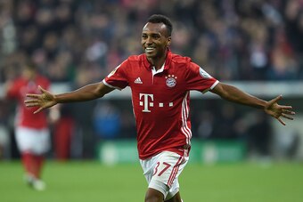 Bayern Munichs US midfielder Julian Green celebrates after scoring the second goal for Munich during the German Cup DFB Pokal second round football match FC Bayern Munich v FC Augsburg in Munich, southern Germany on October 26, 2016.  / AFP / CHRISTOF STA