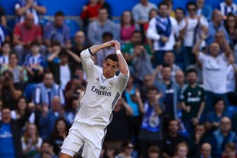 VITORIA-GASTEIZ, SPAIN - OCTOBER 29: Cristiano Ronaldo of Real Madrid CF celebrates scoring their second goal during the La Liga match between Deportivo Alaves and Real Madrid CF at Estadio de Mendizorroza on October 29, 2016 in Vitoria-Gasteiz, Spain. (P