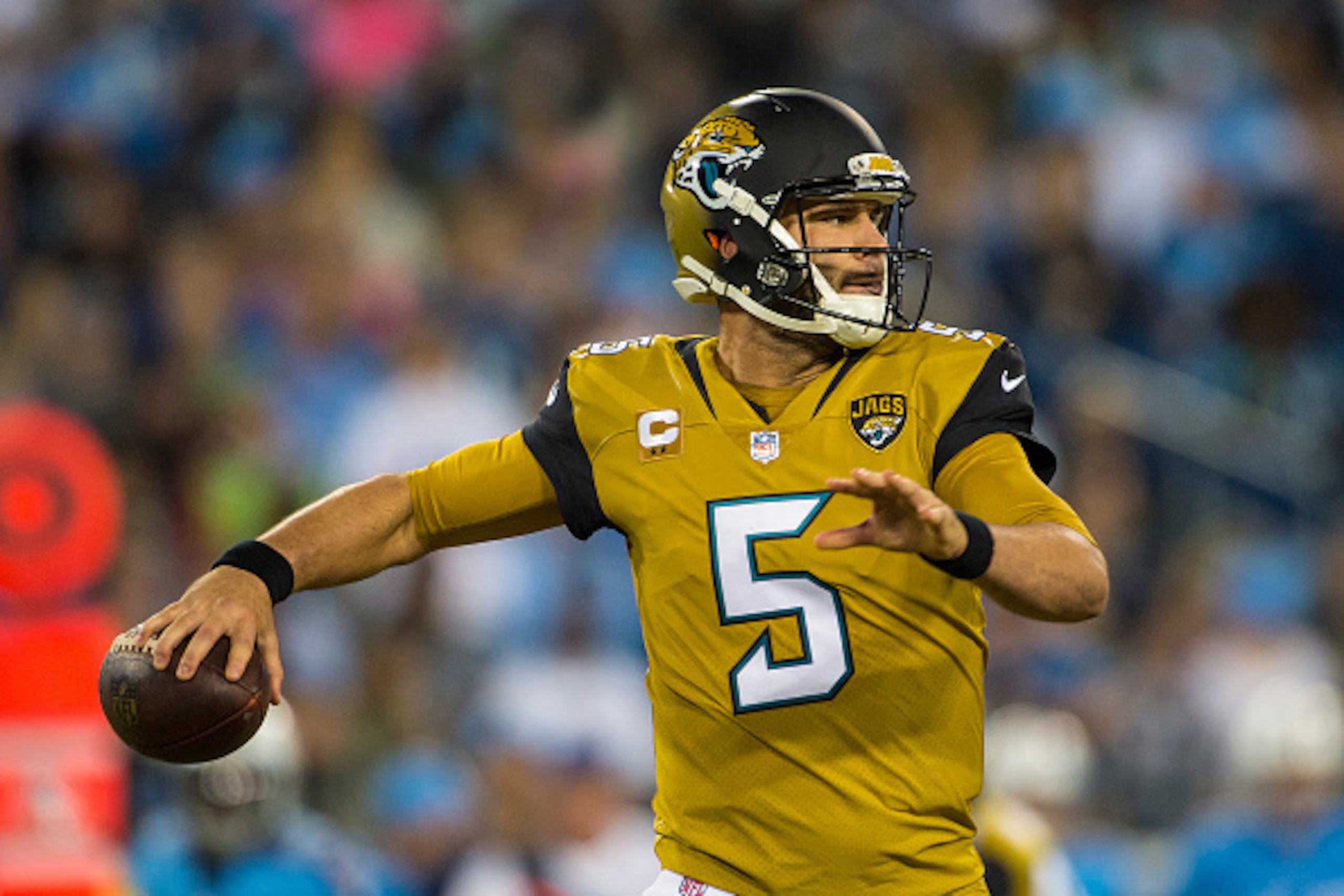NASHVILLE, TN - OCTOBER 27:  Quarterback Blake Bortles #5 of the Jacksonville Jaguars looks for a receiver during a NFL game against the Tennessee Titans at Nissan Stadium on October 27, 2016 in Nashville, Tennessee.  (Photo by Ronald C. Modra/Sports Imag
