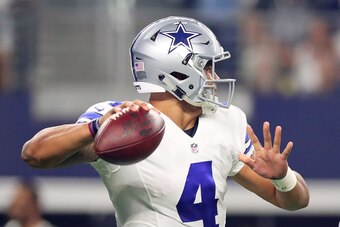 ARLINGTON, TX - OCTOBER 30:  Dak Prescott #4 of the Dallas Cowboys looks to throw in the first quarter during a game between the Dallas Cowboys and the Philadelphia Eagles at AT&T Stadium on October 30, 2016 in Arlington, Texas.  (Photo by Tom Pennington/