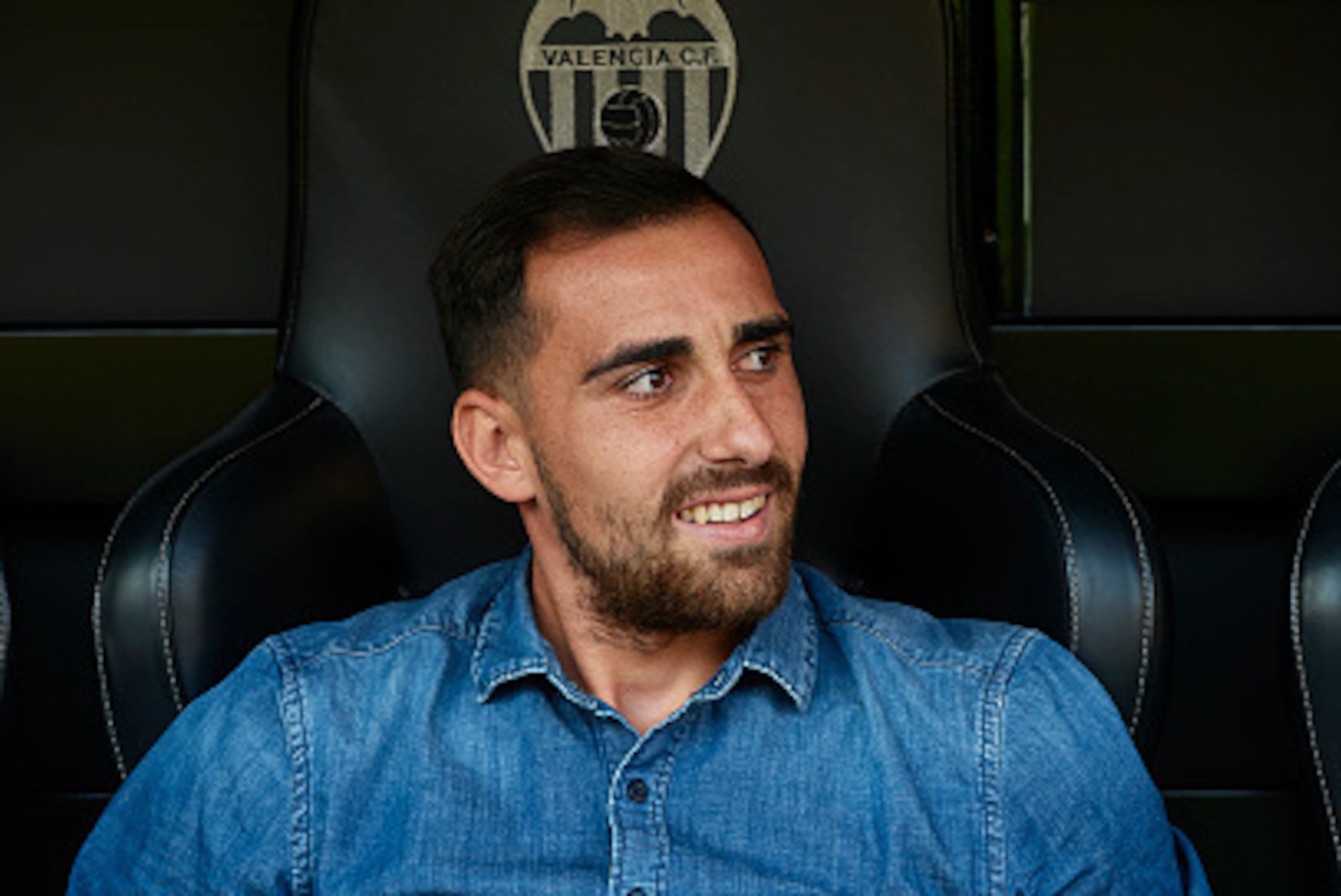 VALENCIA, SPAIN - OCTOBER 22:  Paco Alcacer of Barcelona sits on the substitutes bench prior to the La Liga match between Valencia CF and FC Barcelona at Mestalla Stadium on October 22, 2016 in Valencia, Spain.  (Photo by Manuel Queimadelos Alonso/Getty I