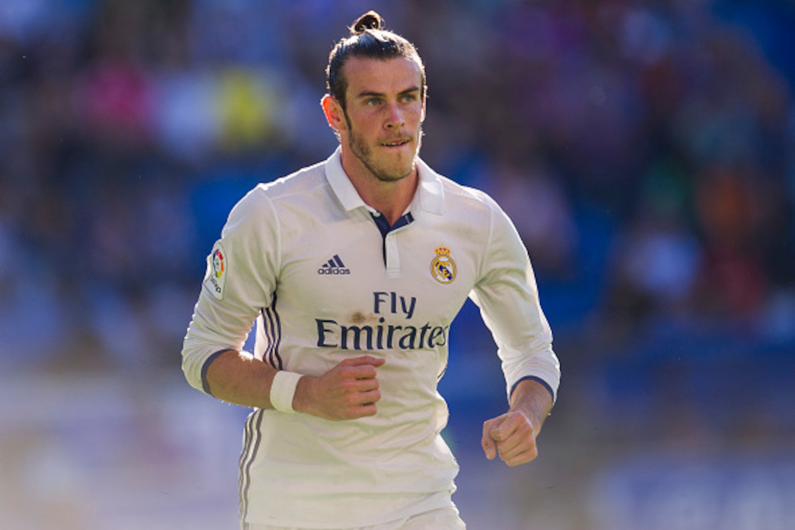 VITORIA-GASTEIZ, SPAIN - OCTOBER 29:  Gareth Bale of Real Madrid reacts during the La Liga match between Deportivo Alaves and Real Madrid at Mendizorroza stadium on October 29, 2016 in Vitoria-Gasteiz, Spain.  (Photo by Juan Manuel Serrano Arce/Getty Imag