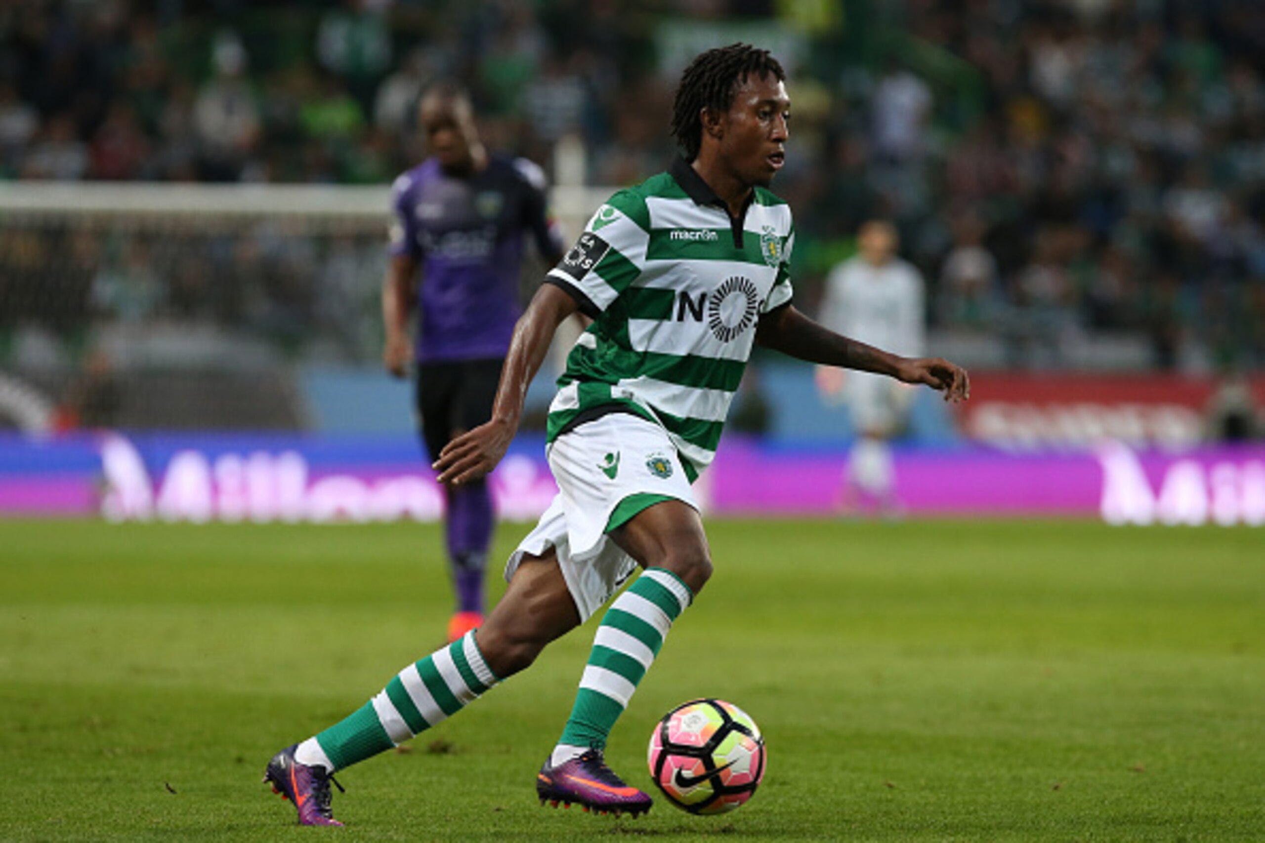 LISBON, PORTUGAL - OCTOBER 22: Sporting CP's forward Gelson Martins in action during the Primeira Liga match between Sporting CP and CD Tondela at Estadio Jose Alvalade on October 22, 2016 in Lisbon, Portugal.  (Photo by Gualter Fatia/Getty Images)