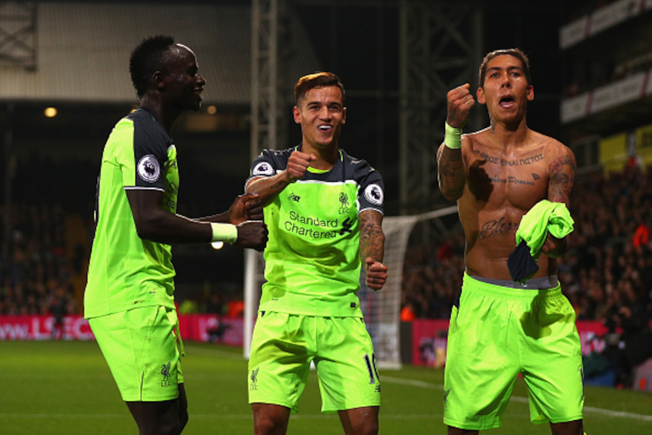 LONDON, ENGLAND - OCTOBER 29: Roberto Firmino of Liverpool celebrates with team mates after scoring his team's fourth goal of the game during the Premier League match between Crystal Palace and Liverpool at Selhurst Park on October 29, 2016 in London, En LONDON, ENGLAND - OCTOBER 29: Roberto Firmino of Liverpool celebrates with team mates after scoring his team's fourth goal of the game during the Premier League match between Crystal Palace and Liverpool at Selhurst Park on October 29, 2016 in London, En