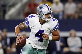 ARLINGTON, TX - OCTOBER 30:  Dak Prescott #4 of the Dallas Cowboys runs in the third quarter during a game between the Dallas Cowboys and the Philadelphia Eagles at AT&T Stadium on October 30, 2016 in Arlington, Texas.  (Photo by Ronald Martinez/Getty Ima