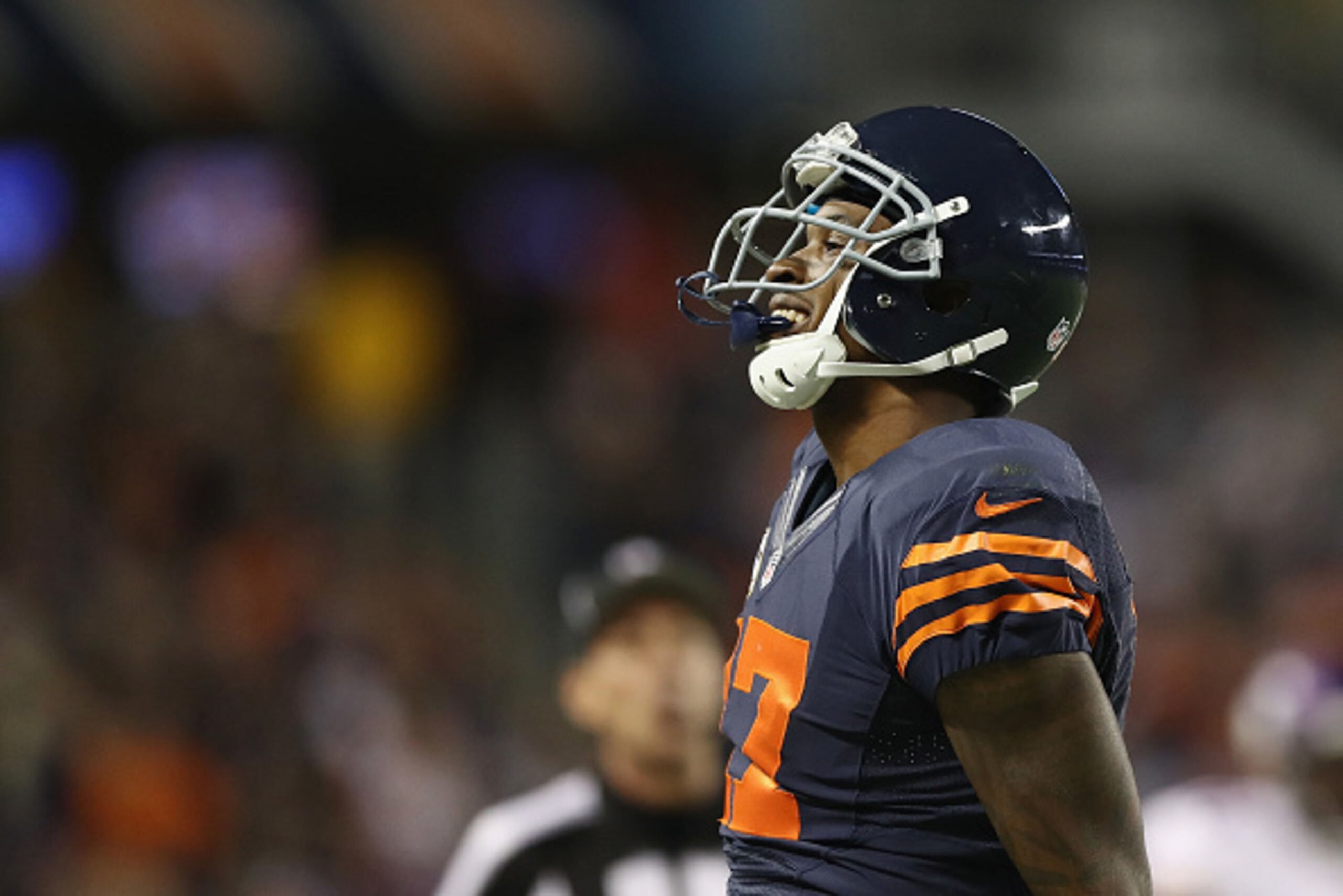 CHICAGO, IL - OCTOBER 31:  Alshon Jeffery #17 of the Chicago Bears pumps up the crowd during the second half against the Minnesota Vikings at Soldier Field on October 31, 2016 in Chicago, Illinois.  (Photo by Elsa/Getty Images)