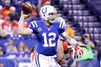 INDIANAPOLIS, IN - OCTOBER 30:  Andrew Luck #12 of the Indianapolis Colts throws a pass during the game against the Kansas City Chiefs at Lucas Oil Stadium on October 30, 2016 in Indianapolis, Indiana.  (Photo by Andy Lyons/Getty Images)