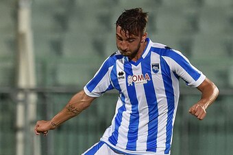 PESCARA, ITALY - AUGUST 13:  Bryan Cristante  of Pescara Calcio in action during the TIM Cup match between Pescara Calcio and  Frosinone Calcio at Adriatico Stadium on August 13, 2016 in Pescara, Italy.  (Photo by Giuseppe Bellini/Getty Images)