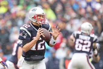 BUFFALO, NY - OCTOBER 30:  Tom Brady #12 of the New England Patriots looks to throw against the Buffalo Bills during the first half at New Era Field on October 30, 2016 in Buffalo, New York.  (Photo by Brett Carlsen/Getty Images)