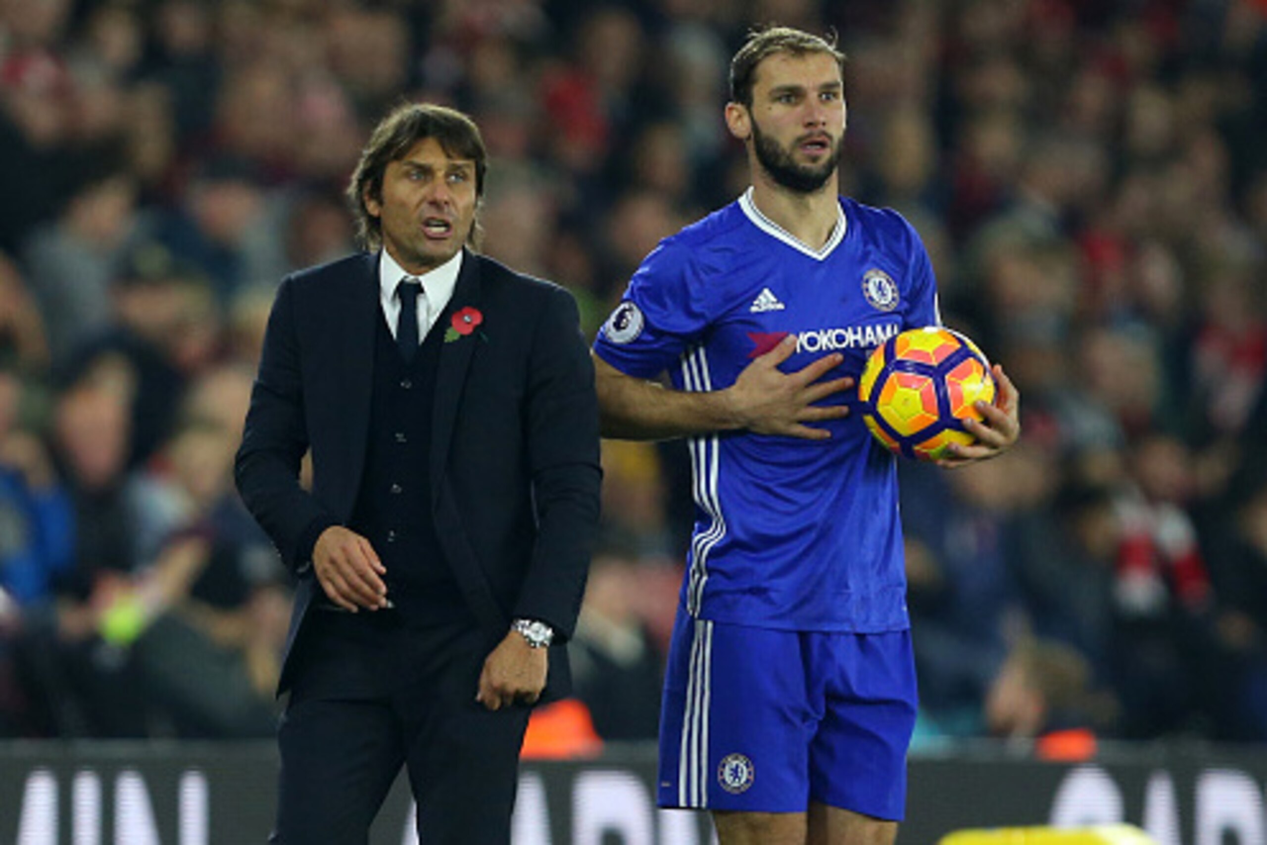 SOUTHAMPTON, ENGLAND - OCTOBER 30: Antonio Conte manager / head coach of Chelsea and Branislav Ivanovic of Chelsea during the Premier League match between Southampton and Chelsea at St Mary's Stadium on October 30, 2016 in Southampton, England. (Photo by 