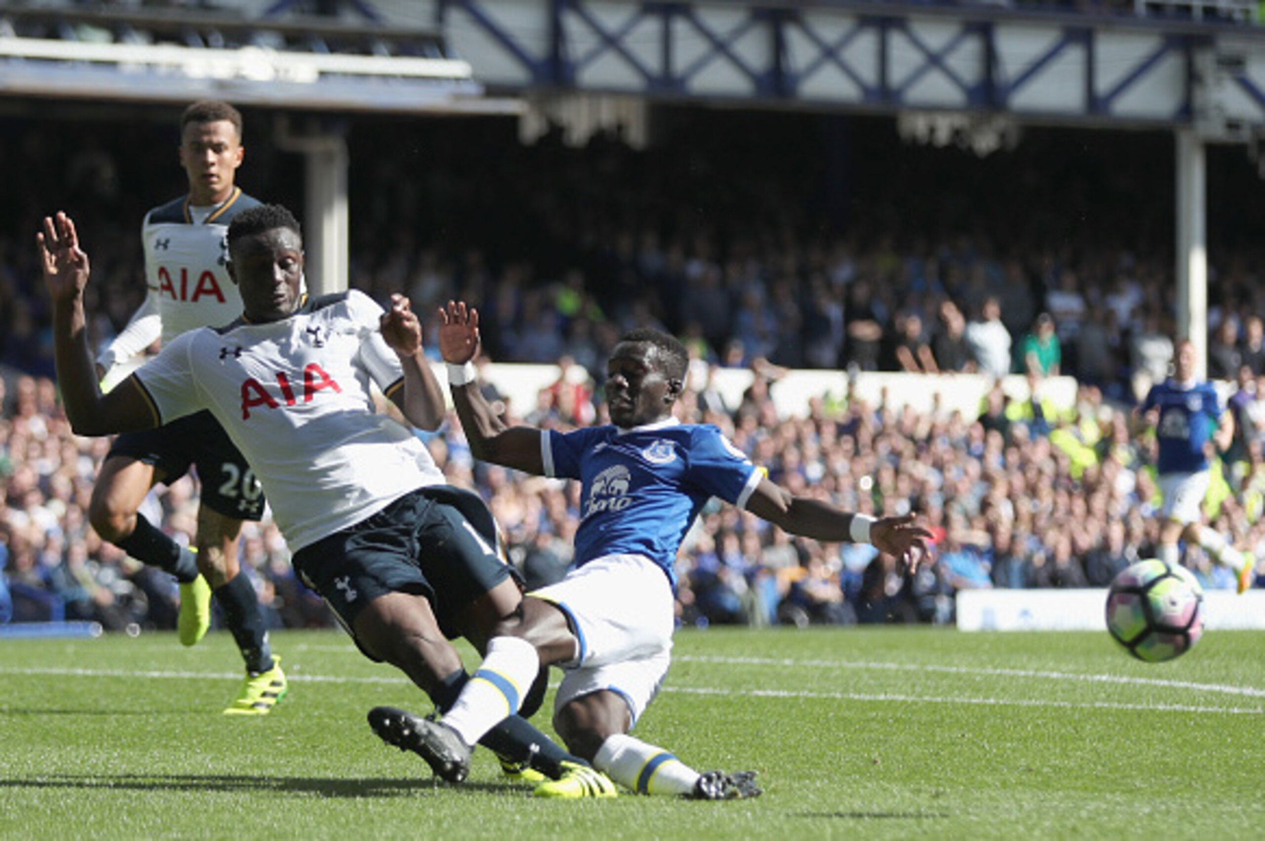 LIVERPOOL, ENGLAND - AUGUST 13: Victor Wanyama of Tottenham Hotspur and Idrissa Gueye of Everton battle for possession during the Premier League match between Everton and Tottenham Hotspur at Goodison Park on August 13, 2016 in Liverpool, England.  (Photo