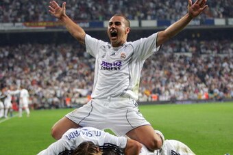 --- EDITORS NOTE --- BEST PICTURES FROM SPAIN IN 2007 MORE IN IMAGEFORUM Real Madrid's Malian midfielder Mahamadou Diarra (not visible) is engulfed by his teammates, most notably Fabio Cannavaro (arms outstretched), after scoring Real's second goal agains