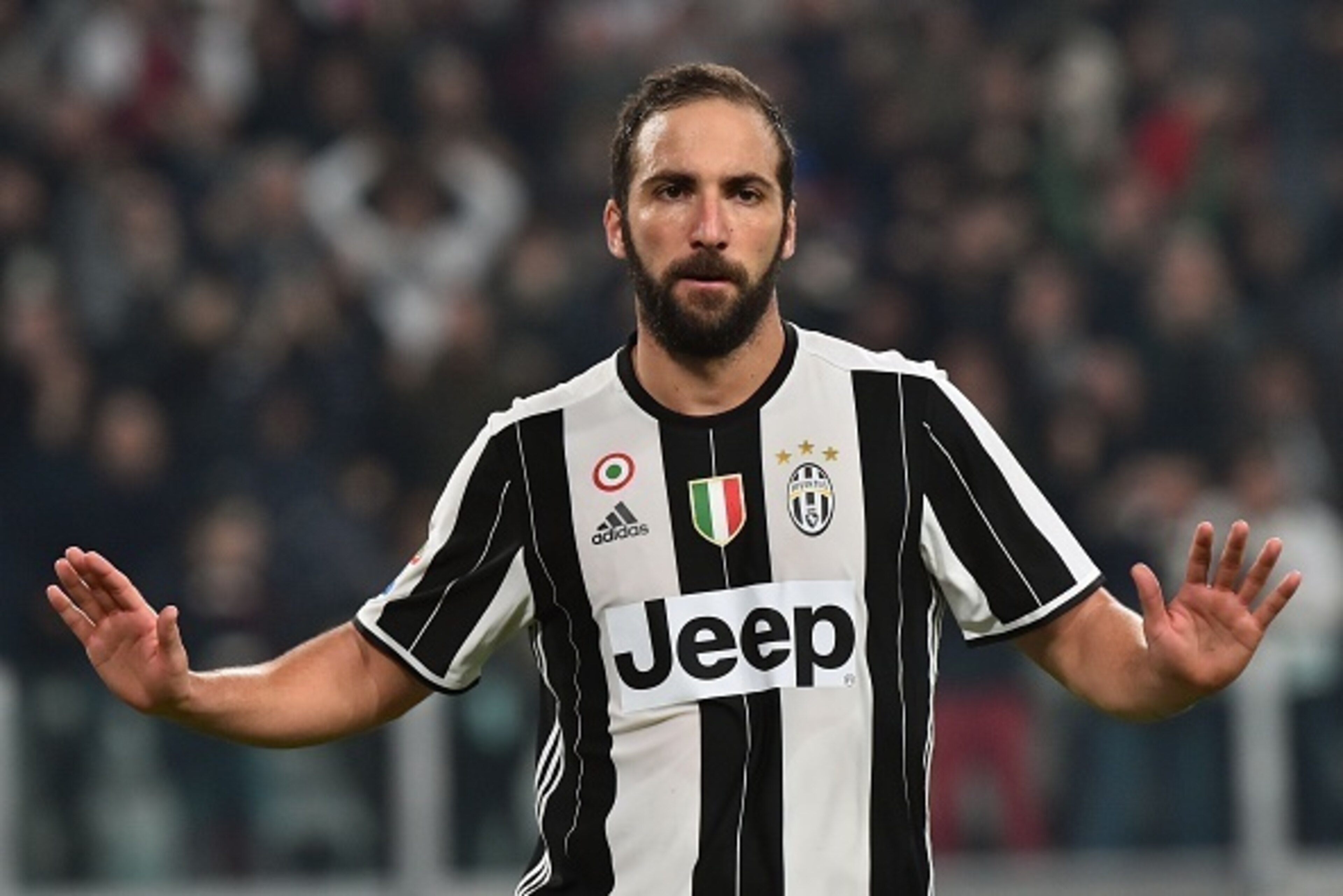 Juventus' forward from Argentina Gonzalo Higuain celebrates after scoring a goal during the Italian Serie A football match Juventus vs Napoli at Juventus Stadium in Turin on October 29, 2016. / AFP / GIUSEPPE CACACE (Photo credit should read GIUSE Juventus' forward from Argentina Gonzalo Higuain celebrates after scoring a goal during the Italian Serie A football match Juventus vs Napoli at Juventus Stadium in Turin on October 29, 2016. / AFP / GIUSEPPE CACACE (Photo credit should read GIUSE