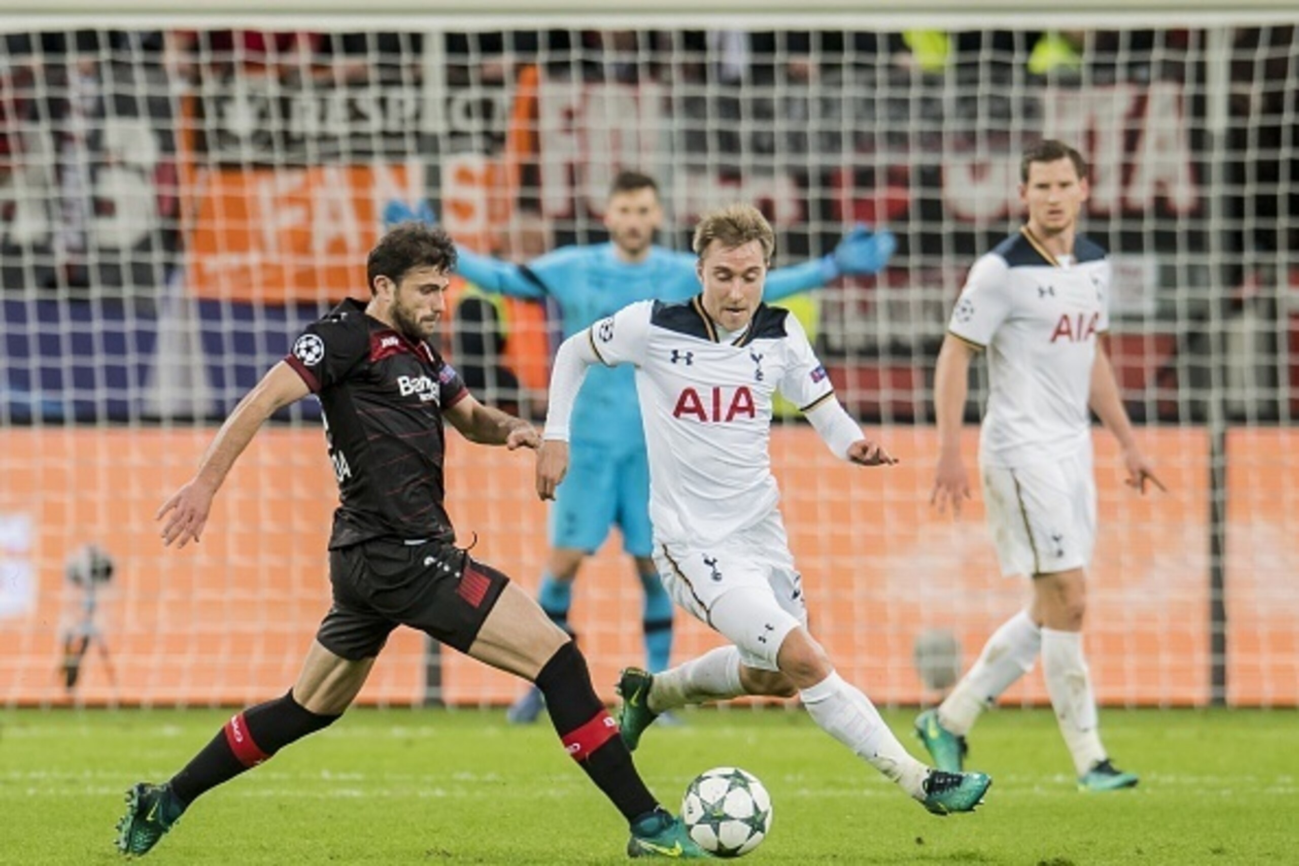 (L-R) Admir Mehmedi of Bayer 04 Leverkusen, Christian Eriksen of Tottenham Hotspur FCduring the Champions League group E match between Bayer Leverkusen and Tottenham Hotspur on October 18, 2016 at the Bay Arena in Leverkusen, Germany(Photo by VI Images vi