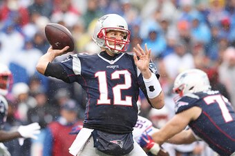BUFFALO, NY - OCTOBER 30:  Tom Brady #12 of the New England Patriots looks to throw against the Buffalo Bills during the first half at New Era Field on October 30, 2016 in Buffalo, New York.  (Photo by Brett Carlsen/Getty Images)