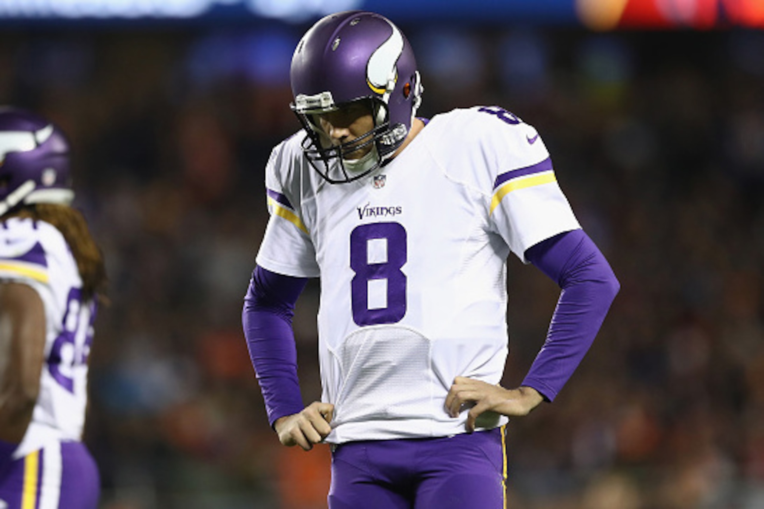 CHICAGO, IL - OCTOBER 31:  Sam Bradford #8 of the Minnesota Vikings reacts during the first half against the Chicago Bears at Soldier Field on October 31, 2016 in Chicago, Illinois.  (Photo by Elsa/Getty Images)