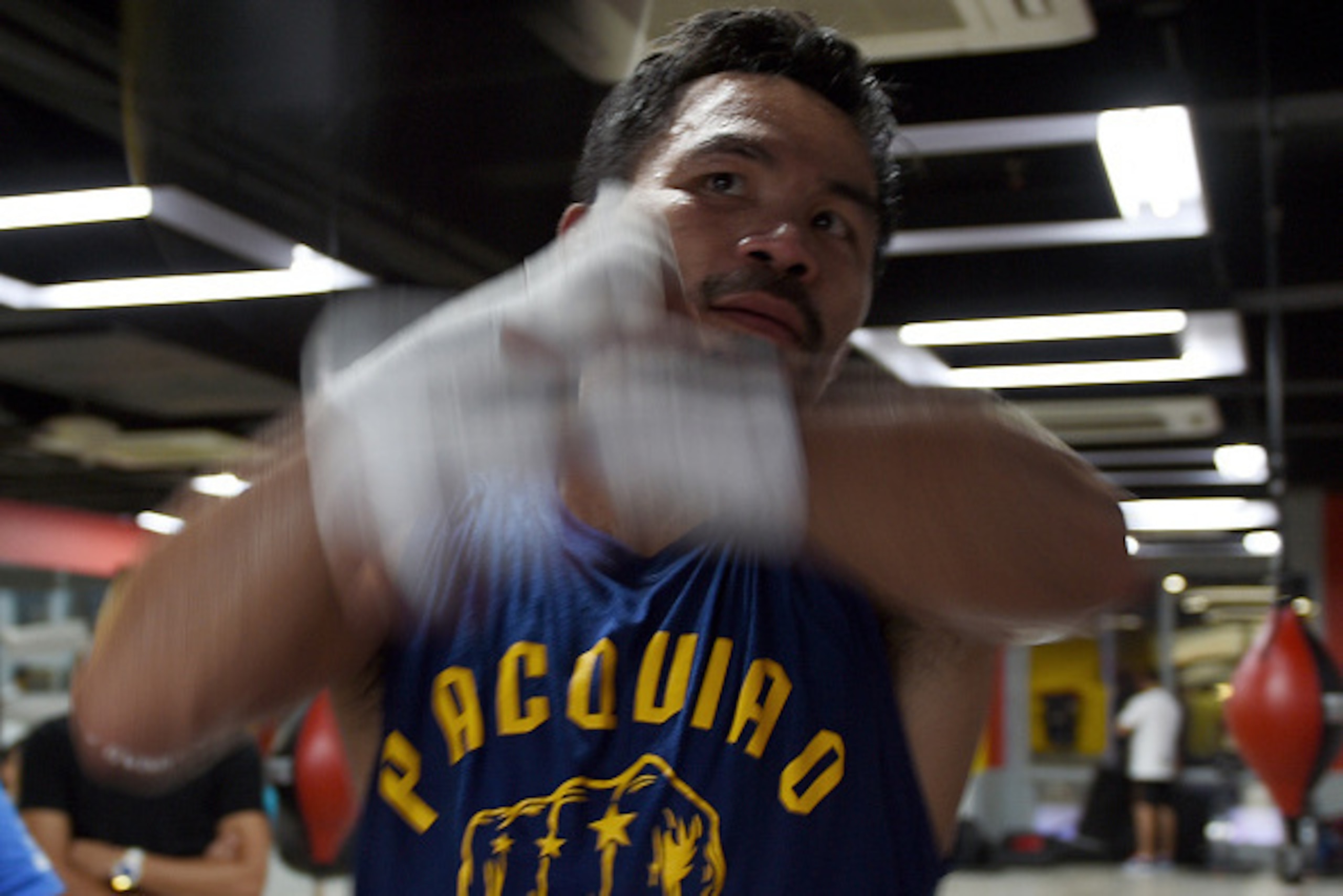 In this photo taken on September 29, 2016, Philippine boxing icon Manny Pacquiao trains at a gym in Manila, ahead of his November 6 bout with Mexican boxer Jessie Vargas. 
Pacquiao insisted September 30 he owed his fans and countrymen no apology after adm