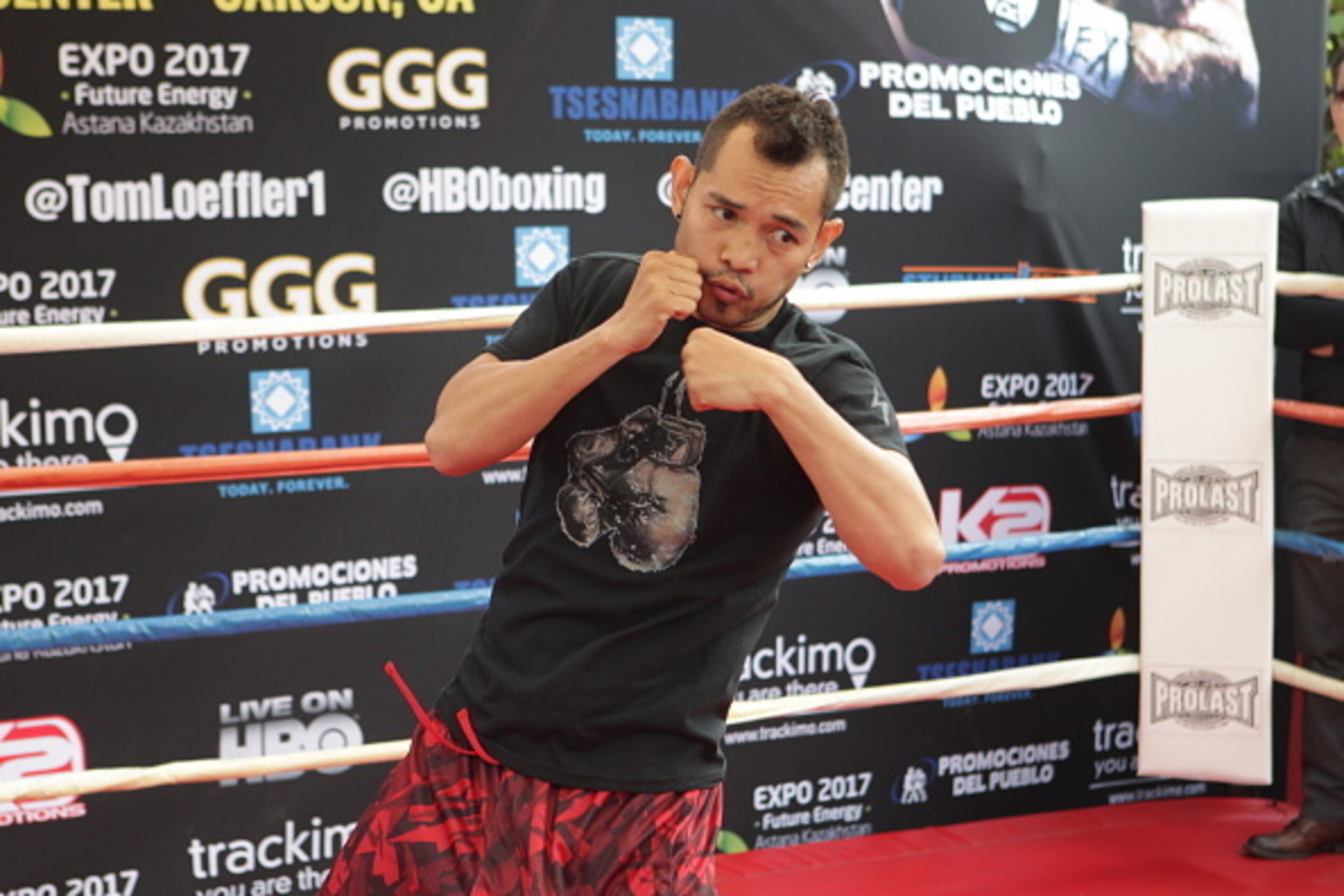 SANTA MONICA, CA - OCTOBER 15: Nonito Donaire shadow boxes in the ring during an open media workout on October 15, 2014 in Santa Monica, California.  (Photo by Alexis Cuarezma/Getty Images)