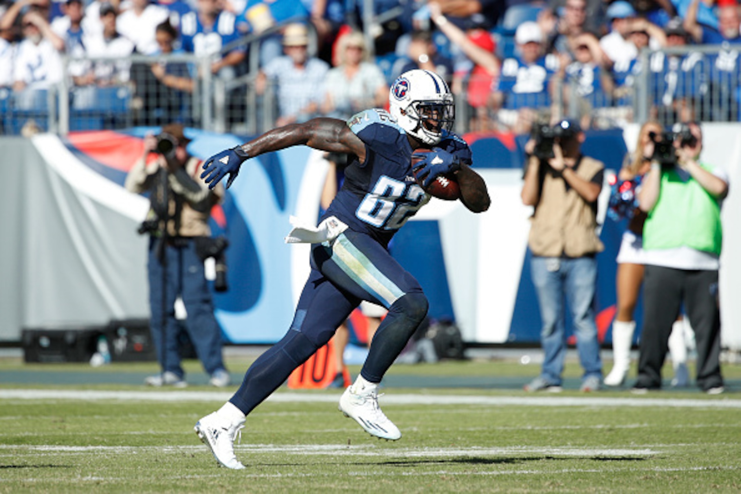 NASHVILLE, TN - OCTOBER 23: Delanie Walker #82 of the Tennessee Titans runs after a reception against the Indianapolis Colts during the game at Nissan Stadium on October 23, 2016 in Nashville, Tennessee. The Colts defeated the Titans 34-26. (Photo by Joe 