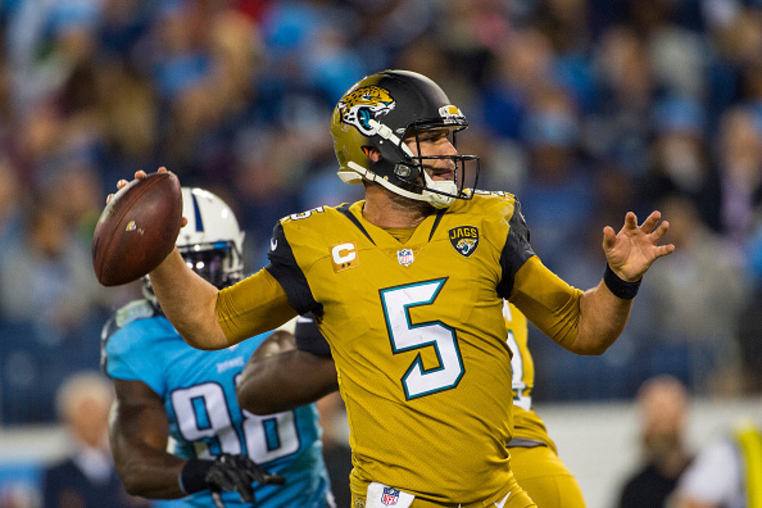 NASHVILLE, TN - OCTOBER 27:  Quarterback Blake Bortles #5 of the Jacksonville Jaguars looks for a receiver during a NFL game against the Tennessee Titans at Nissan Stadium on October 27, 2016 in Nashville, Tennessee.  (Photo by Ronald C. Modra/Sports Imag