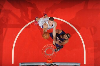 LOS ANGELES, CA - OCTOBER 31:  Blake Griffin #32 of the LA Clippers goes up for a lay up against Jared Dudley #3 of the Phoenix Suns during a game on October 31, 2016 at the STAPLES Center in Los Angeles, California. NOTE TO USER: User expressly acknowled