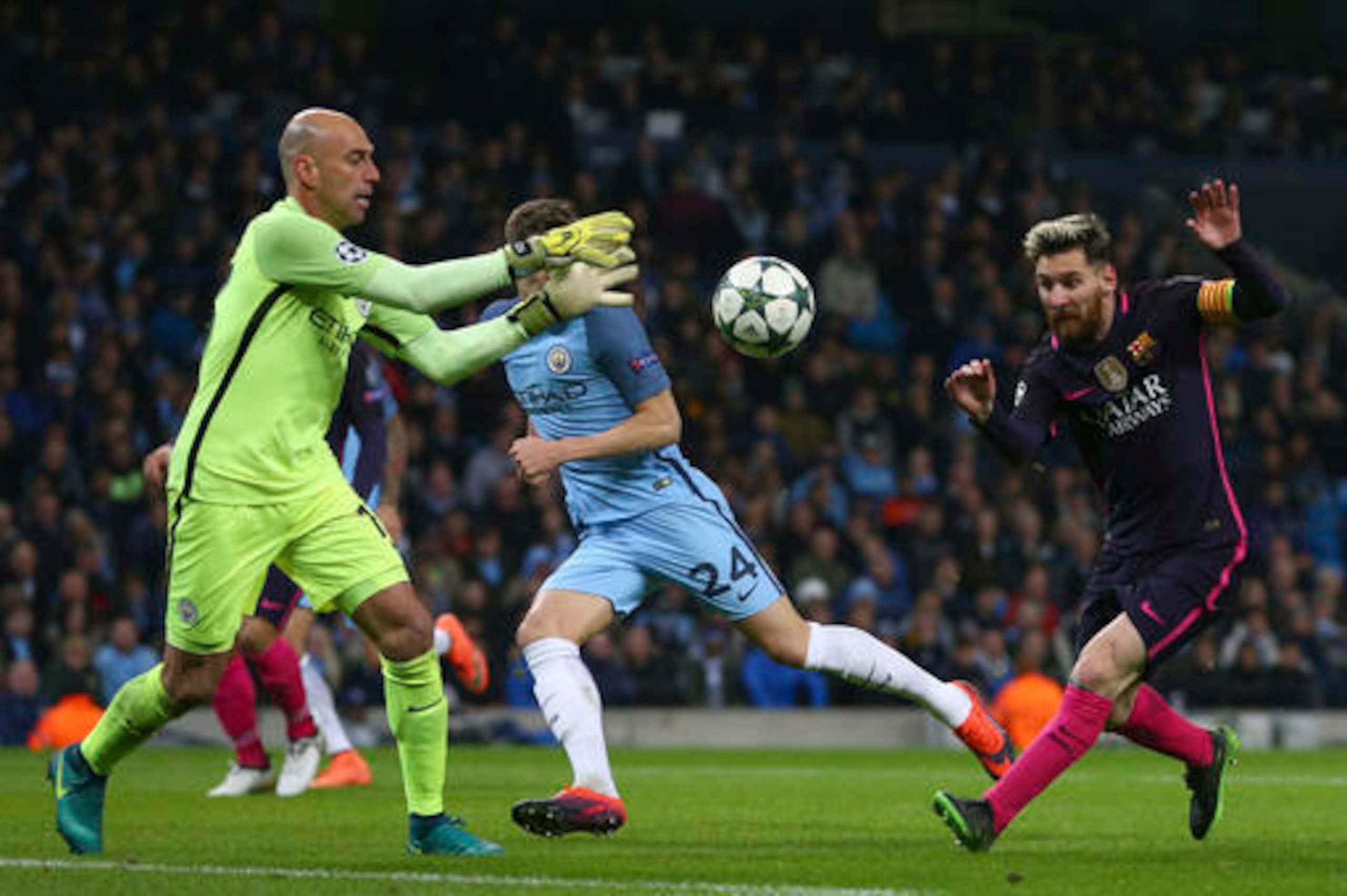 Messi tries to beat Willy Caballero to the ball.
