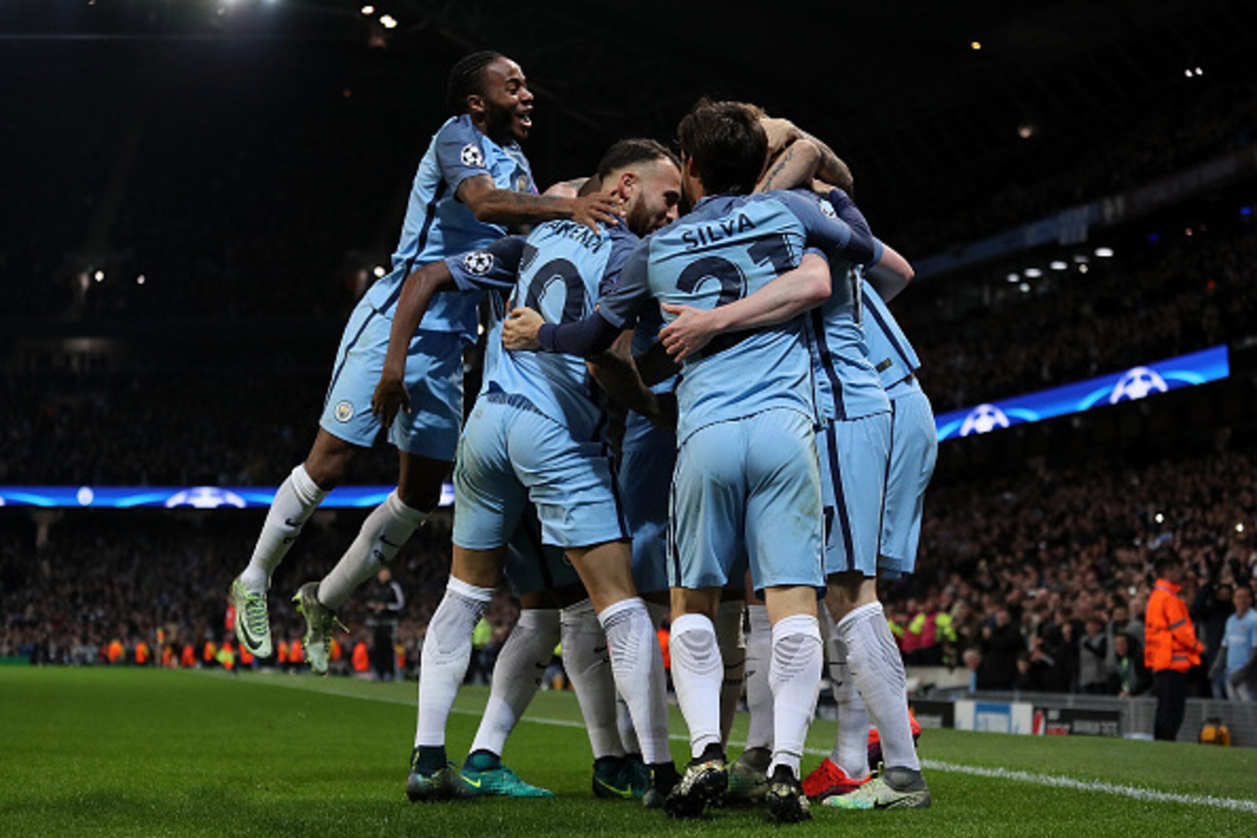 MANCHESTER, ENGLAND - NOVEMBER 01:  Kevin de Bruyne of Manchester City celebrates scoring his team's second goal to make the score 2-1 with his team-mates during the UEFA Champions League match between Manchester City FC and FC Barcelona at Etihad Stadium