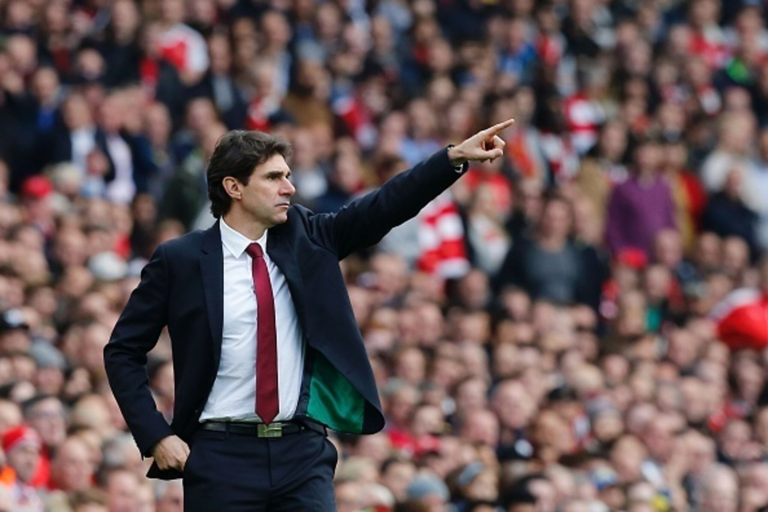 Middlesbrough's Spanish manager Aitor Karanka gestures from the touchline during the English Premier League football match between Arsenal and Middlesbrough at the Emirates Stadium in London on October 22, 2016.  / AFP / Ian KINGTON / RESTRICTED TO EDITOR