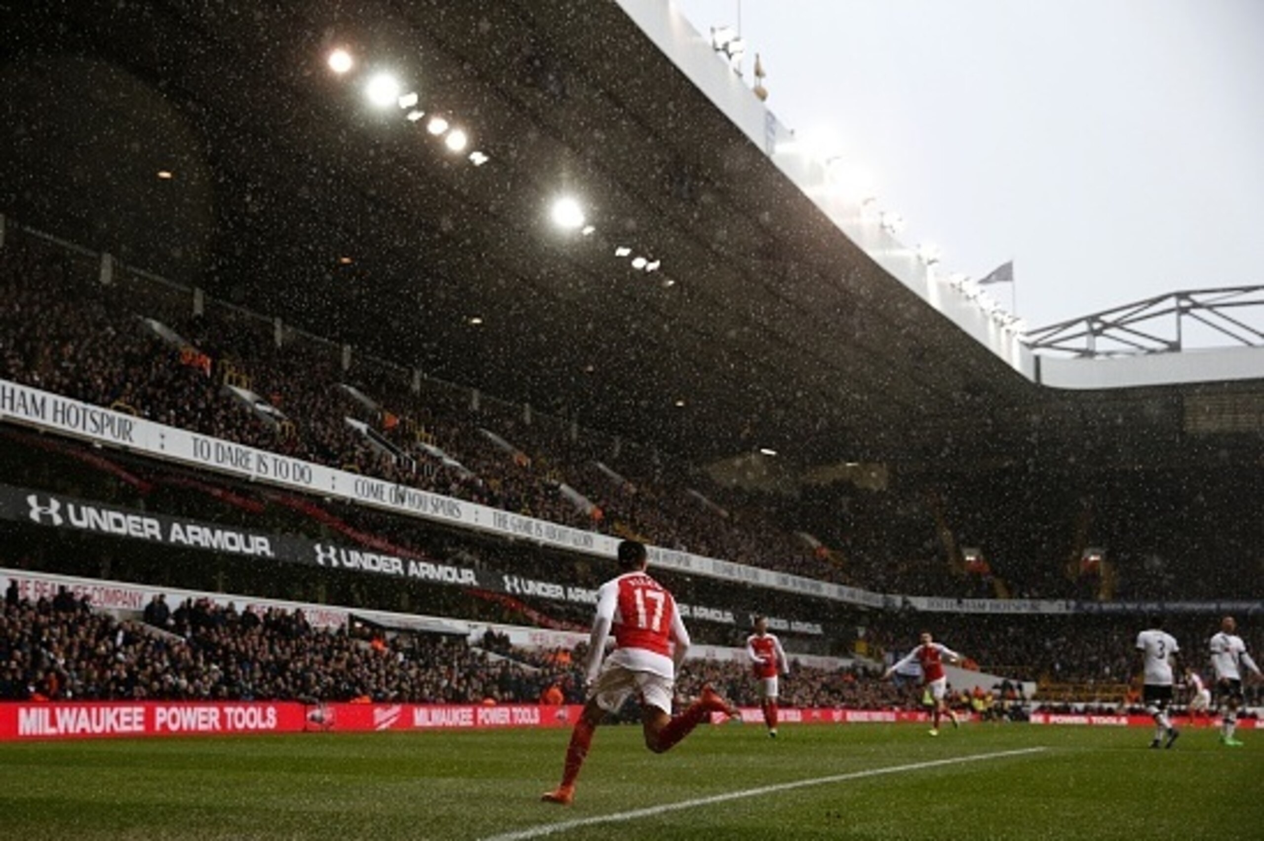 Arsenal's Chilean striker Alexis Sanchez (C) celebrates after scoring their second goal during the English Premier League football match between Tottenham Hotspur and Arsenal at White Hart Lane in London, on March 5, 2016.
The game finished 2-2. / AFP / A