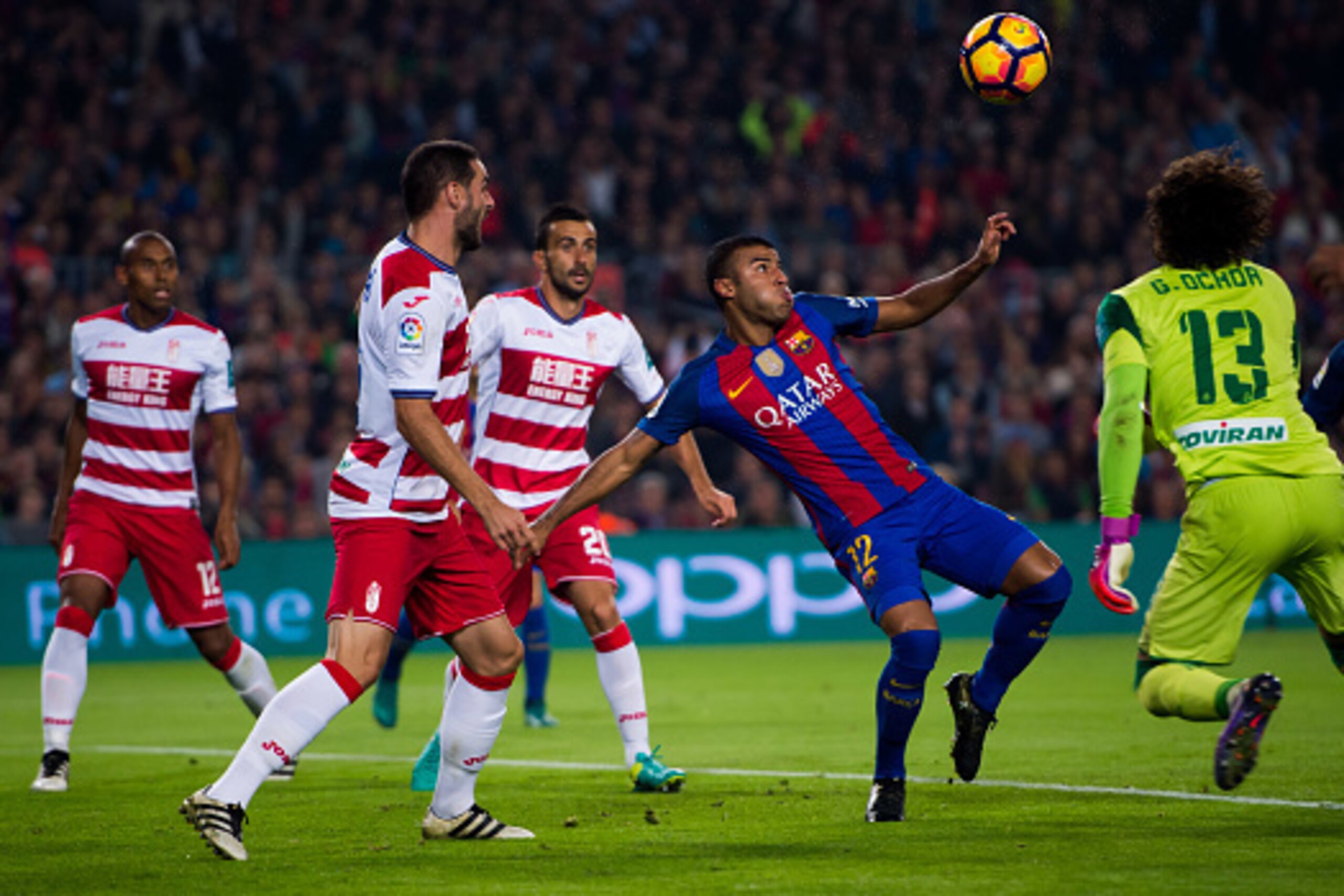 BARCELONA, SPAIN - OCTOBER 29:  Rafinha (C) of FC Barcelona scores the opening goal with an overhead kick during the La Liga match between FC Barcelona and Granada CF at Camp Nou stadium on October 29, 2016 in Barcelona, Spain.  (Photo by Alex Caparros/Ge