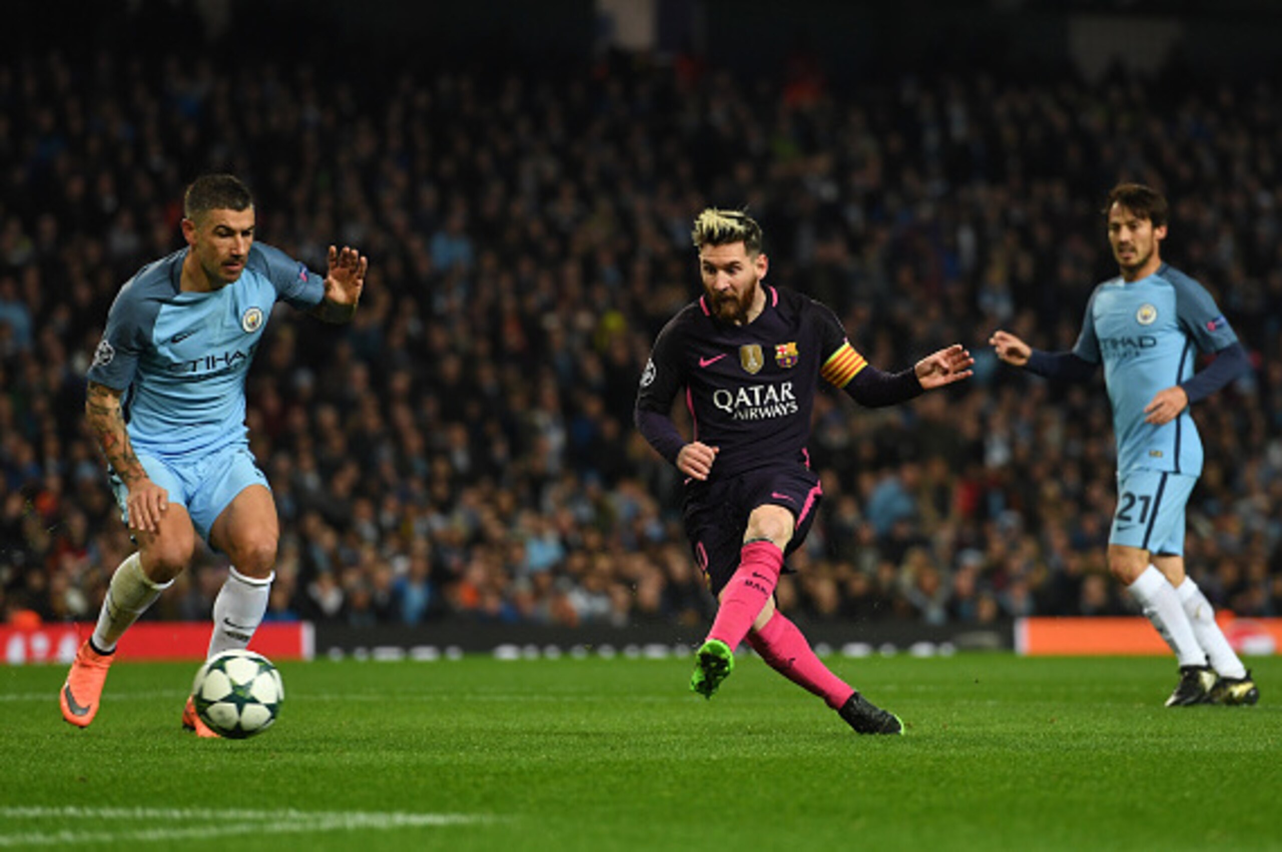 MANCHESTER, ENGLAND - NOVEMBER 01: Lionel Messi of Barcelona (C) scores his sides first goal during the UEFA Champions League Group C match between Manchester City FC and FC Barcelona at Etihad Stadium on November 1, 2016 in Manchester, England.  (Photo b