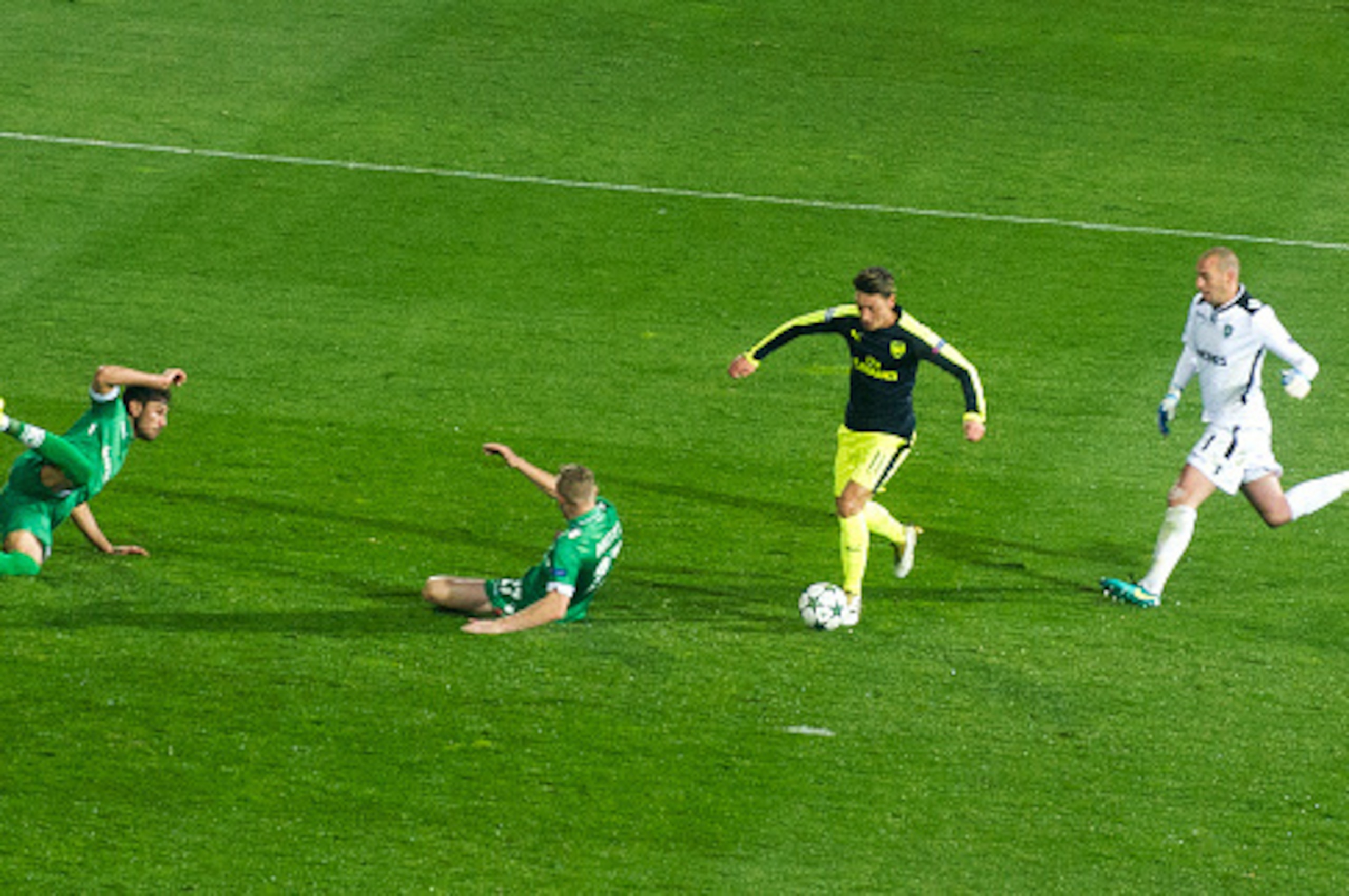 Arsenals midfielder Mesut Ozil (2-R) kicks the ball to score during the UEFA Champions League Group A football match between PFC Ludogorets and Arsenal, on November 1, 2016 at the Vassil Levski stadium in Sofia.  / AFP / ROBERT ATANASOVSKI        (Photo c