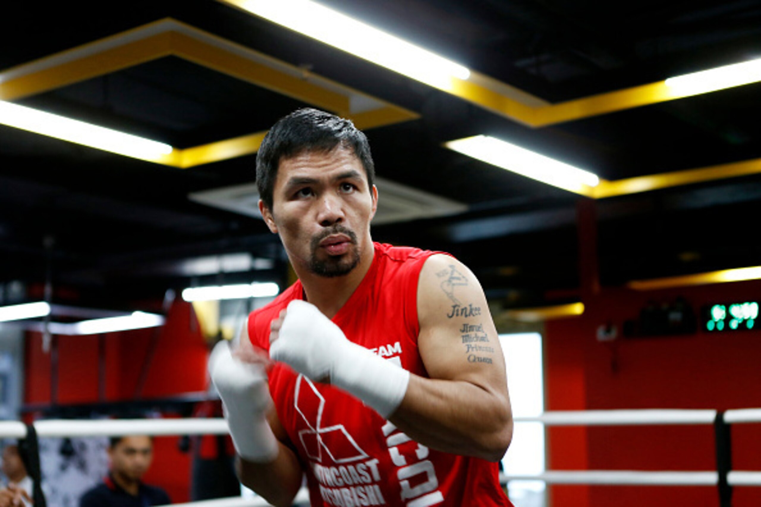 MANILA, PHILIPPINES - SEPTEMBER 30:  Manny Pacquiao in action during a training session on September 30, 2016 in Manila, Philippines.  (Photo by Jeoffrey Maitem/Getty Images)