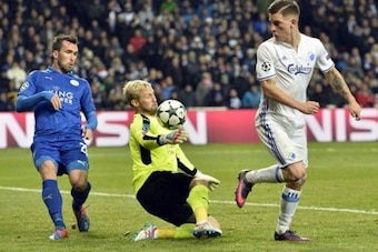 Kasper Schmeichel's excellent late save earned Leicester a point.