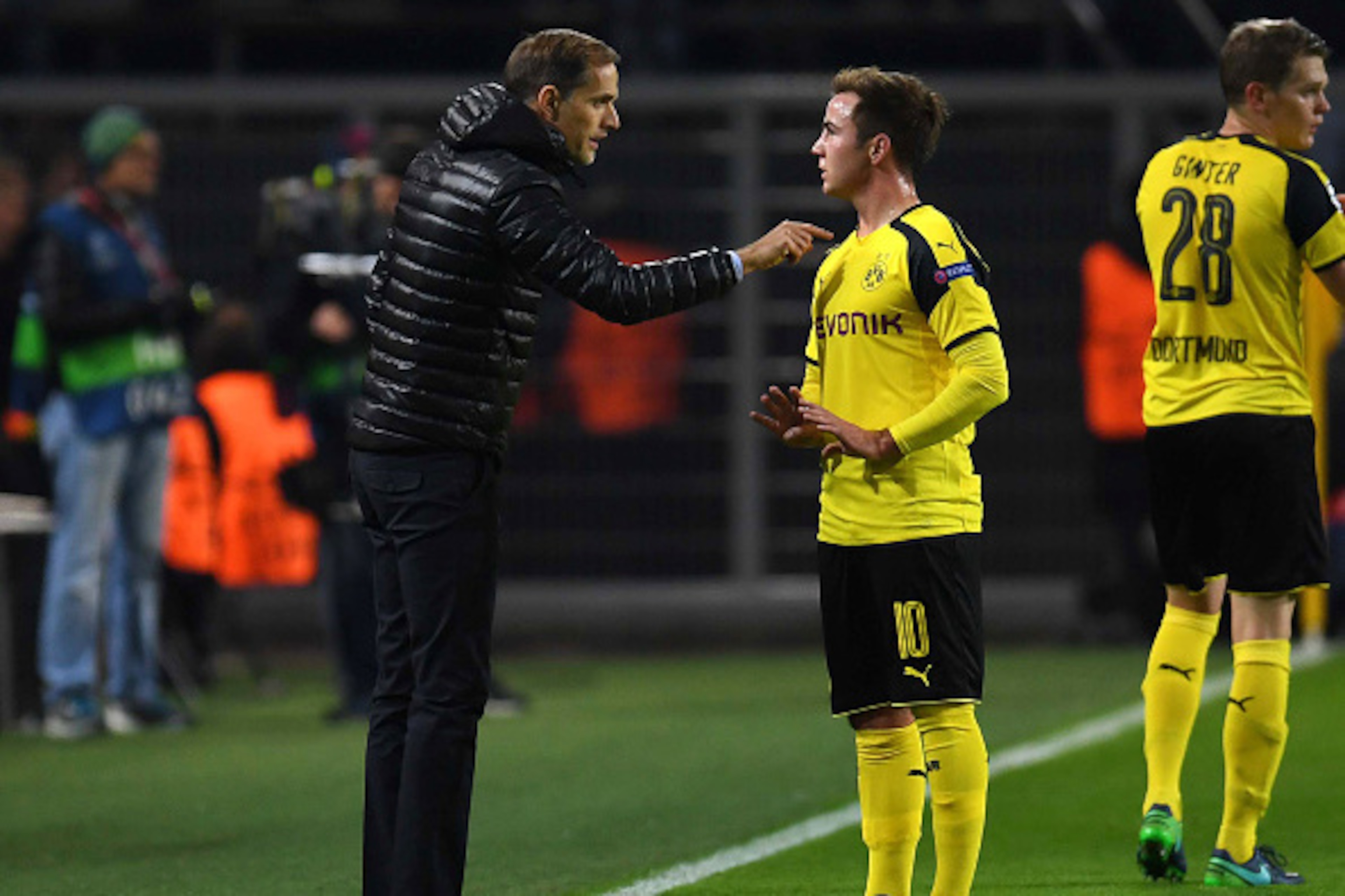 Dortmund's head coach Thomas Tuchel (L) talks to Dortmund's midfielder Mario Goetze during the UEFA Champions League Group F football match between BVB Borussia Dortmund and Sporting CP in Dortmund, western Germany, on November 2, 2016.  / AFP / PATRIK ST
