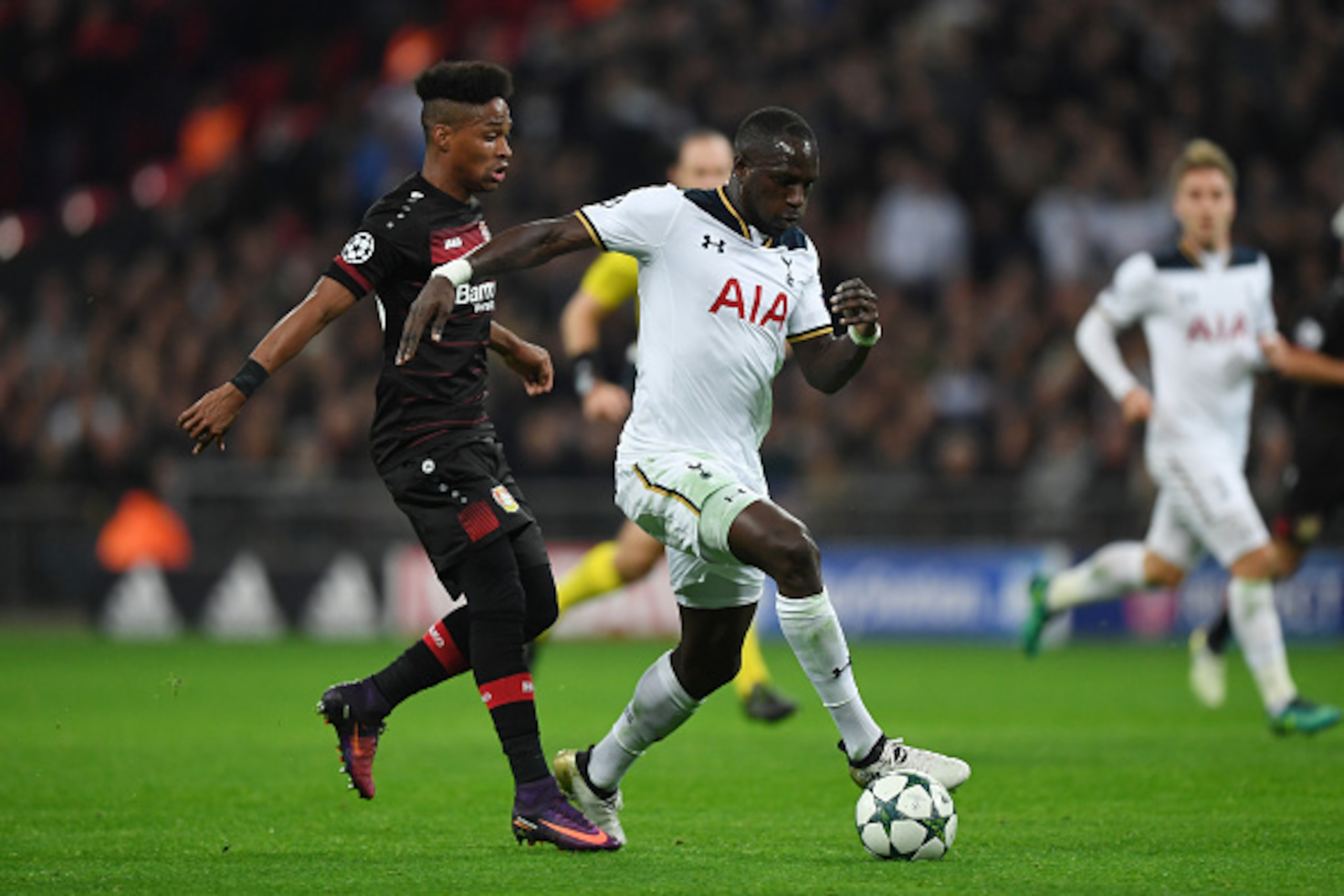 LONDON, ENGLAND - NOVEMBER 02: Wendell of Bayer Leverkusen closes down Moussa Sissoko of Tottenham Hotspur  during the UEFA Champions League Group E match between Tottenham Hotspur FC and Bayer 04 Leverkusen at Wembley Stadium on November 2, 2016 in Londo