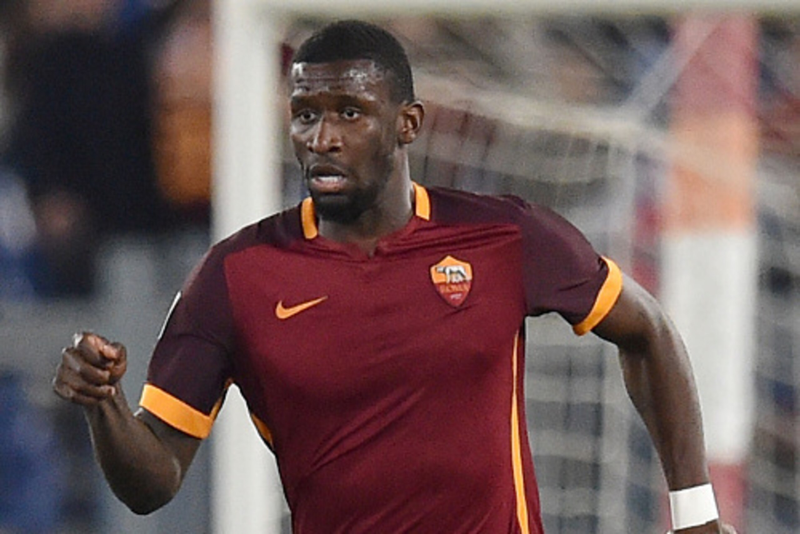 ROME, ITALY - APRIL 11: Antonio Rudiger of AS Roma in action during the Serie A match between AS Roma and Bologna FC at Stadio Olimpico on April 11, 2016 in Rome, Italy. (Photo by Giuseppe Bellini/Getty Images) ROME, ITALY - APRIL 11: Antonio Rudiger of AS Roma in action during the Serie A match between AS Roma and Bologna FC at Stadio Olimpico on April 11, 2016 in Rome, Italy. (Photo by Giuseppe Bellini/Getty Images)