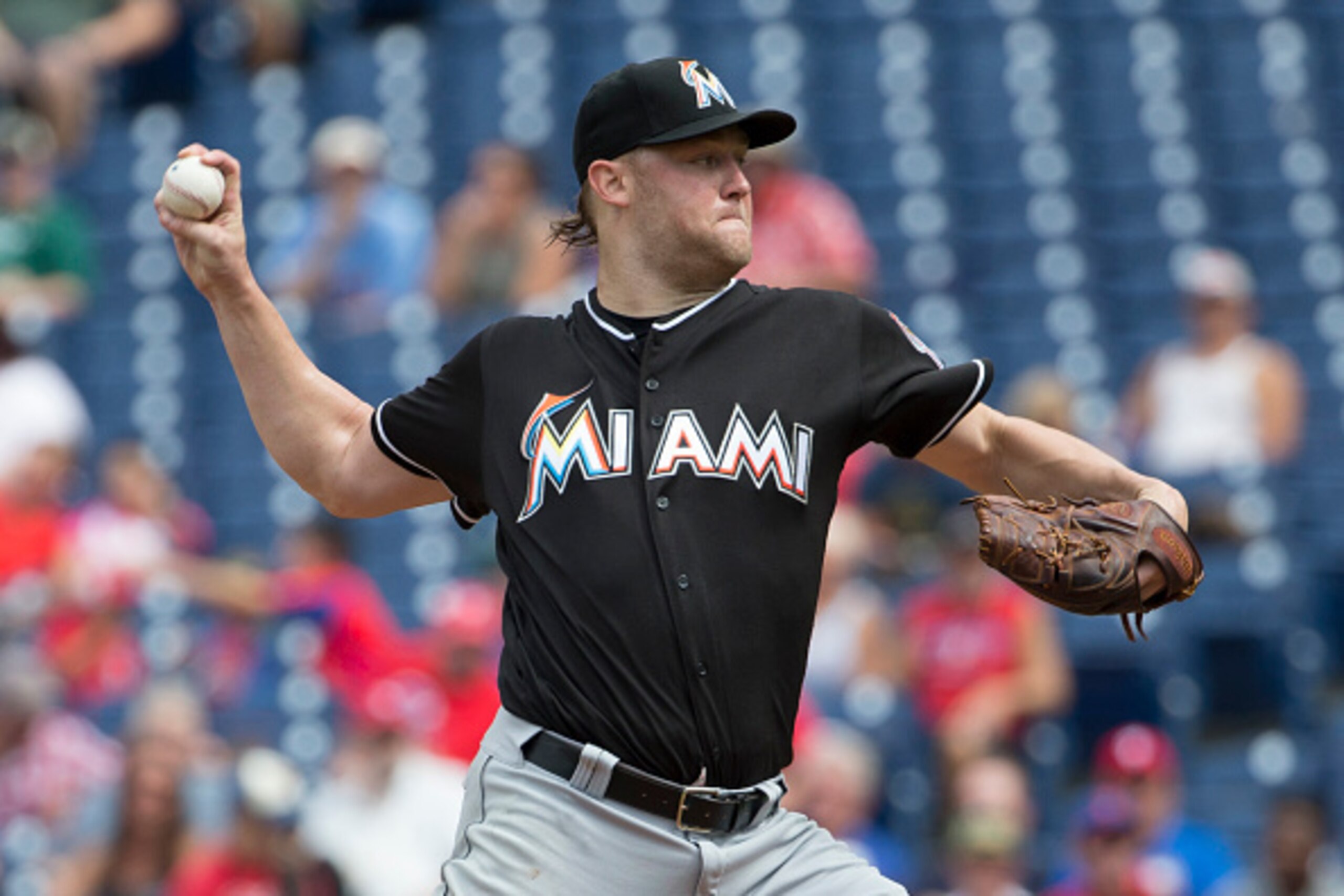 PHILADELPHIA, PA - SEPTEMBER 18: Andrew Cashner #48 of the Miami Marlins throws a pitch against the Philadelphia Phillies at Citizens Bank Park on September 18, 2016 in Philadelphia, Pennsylvania. The Marlins defeated the Phillies 5-4. (Photo by Mitchell 