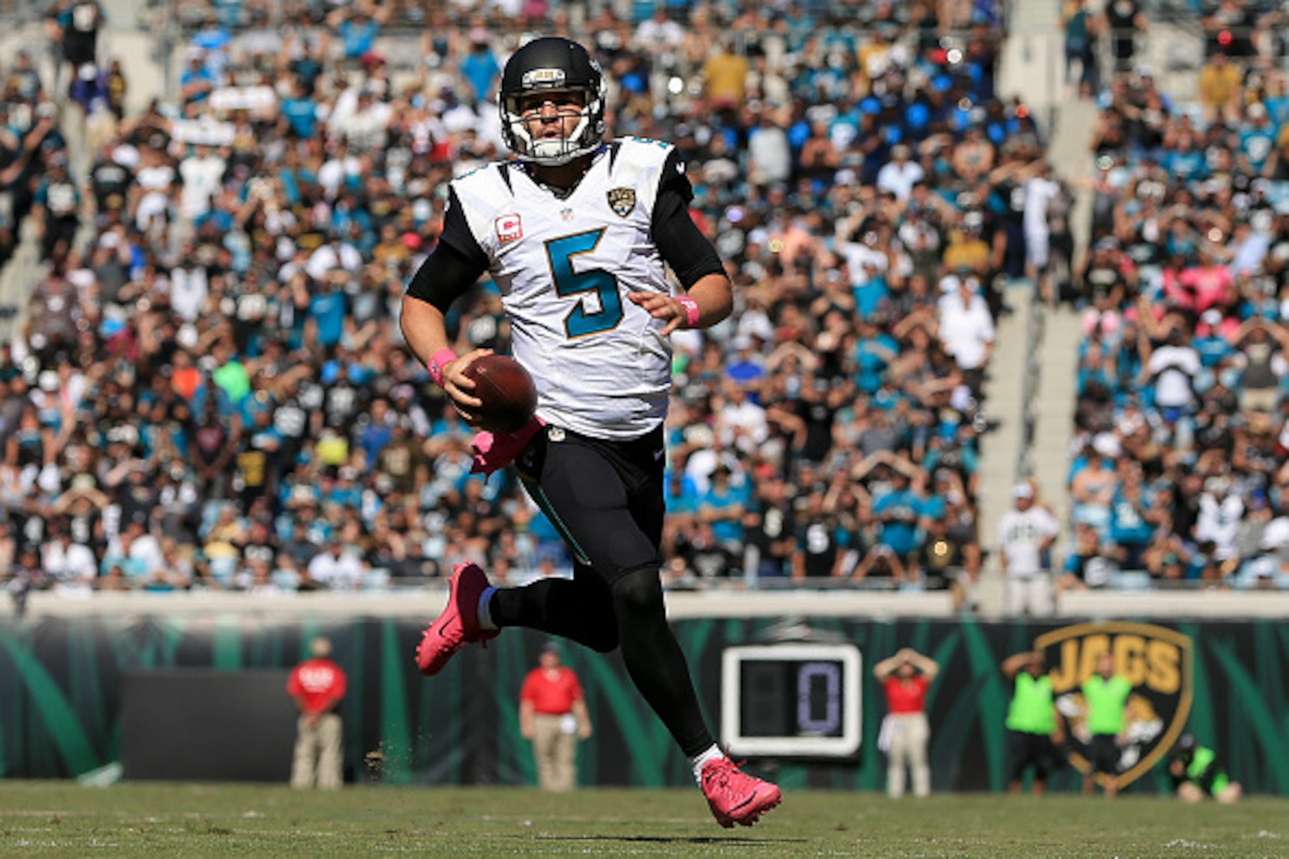 JACKSONVILLE, FL - OCTOBER 23: Blake Bortles #5 of the Jacksonville Jaguars in action during the game against the Oakland Raiders at EverBank Field on October 23, 2016 in Jacksonville, Florida. (Photo by Rob Foldy/Getty Images)