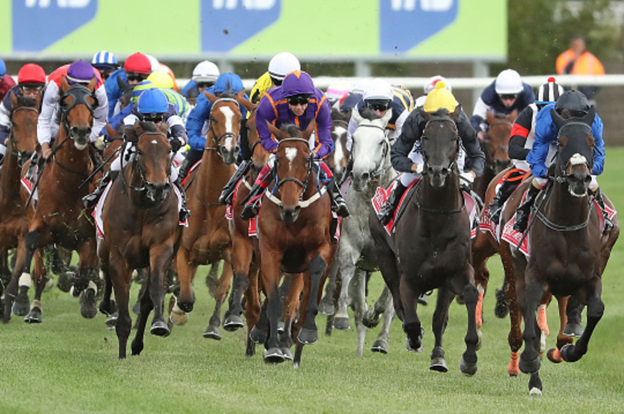 MELBOURNE, AUSTRALIA - NOVEMBER 01:  A general view as horses round the final bend during Race 7, the Emirates Melbourne Cup on Melbourne Cup Day at Flemington Racecourse on November 1, 2016 in Melbourne, Australia.  (Photo by Scott Barbour/Getty Images)