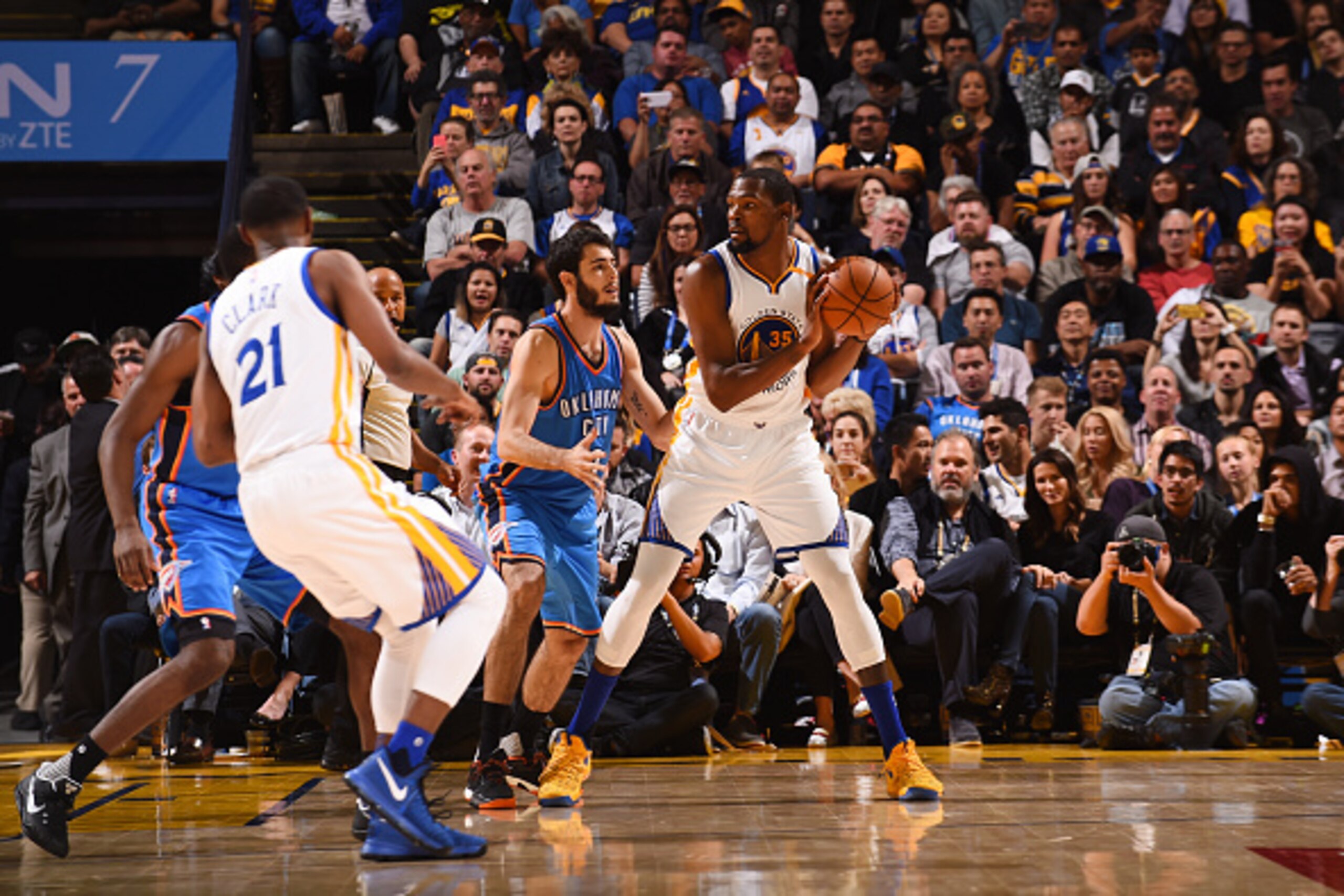 OAKLAND, CA - NOVEMBER 3:  Kevin Durant #35 of the Golden State Warriors handles the ball during a game against the Oklahoma City Thunder on November 3, 2016 at ORACLE Arena in Oakland, California. NOTE TO USER: User expressly acknowledges and agrees that