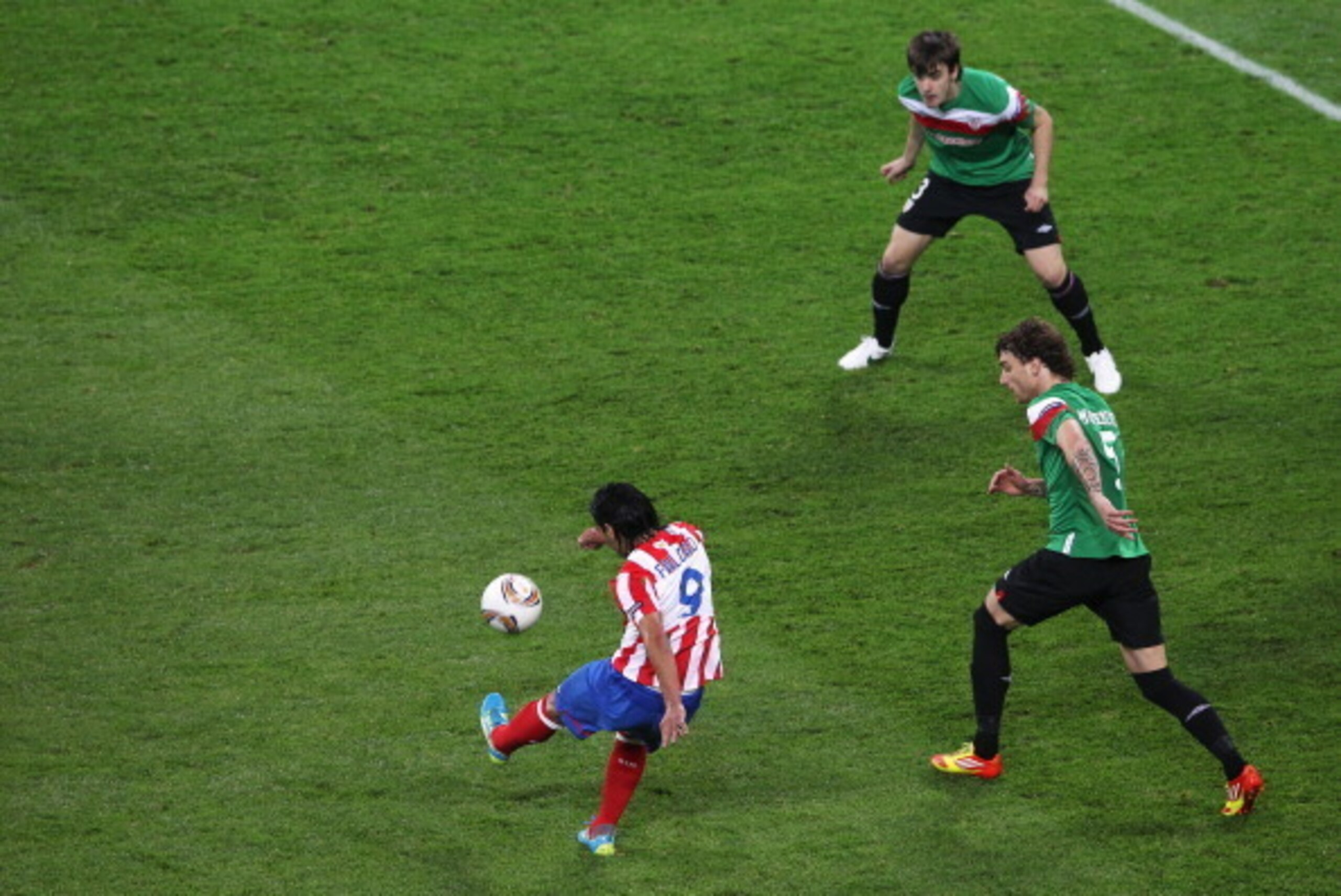 BUCHAREST, ROMANIA - MAY 09: Radamel Falcao of Atletico Madrid scores the opening goal during the UEFA Europa League Final between Atletico Madrid and Athletic Bilbao at the National Arena on May 9, 2012 in Bucharest, Romania. (Photo by Scott Heavey/Get BUCHAREST, ROMANIA - MAY 09: Radamel Falcao of Atletico Madrid scores the opening goal during the UEFA Europa League Final between Atletico Madrid and Athletic Bilbao at the National Arena on May 9, 2012 in Bucharest, Romania. (Photo by Scott Heavey/Get