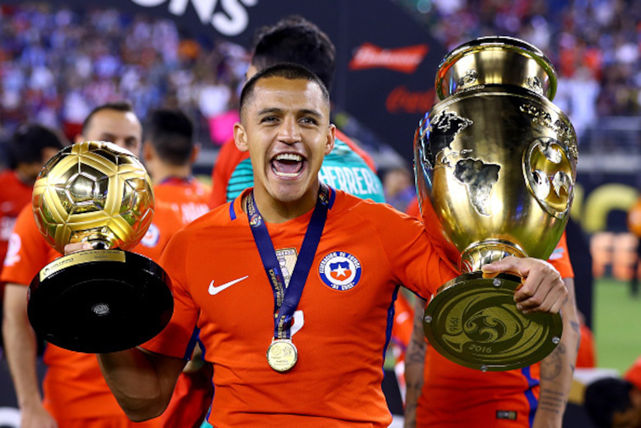 EAST RUTHERFORD, NJ - JUNE 26:  Alexis Sanchez #7 of Chile celebrates the win over Argentina during the Copa America Centenario Championship match at MetLife Stadium on June 26, 2016 in East Rutherford, New Jersey.Chile defeated Argentina 0-0 with the 4-2