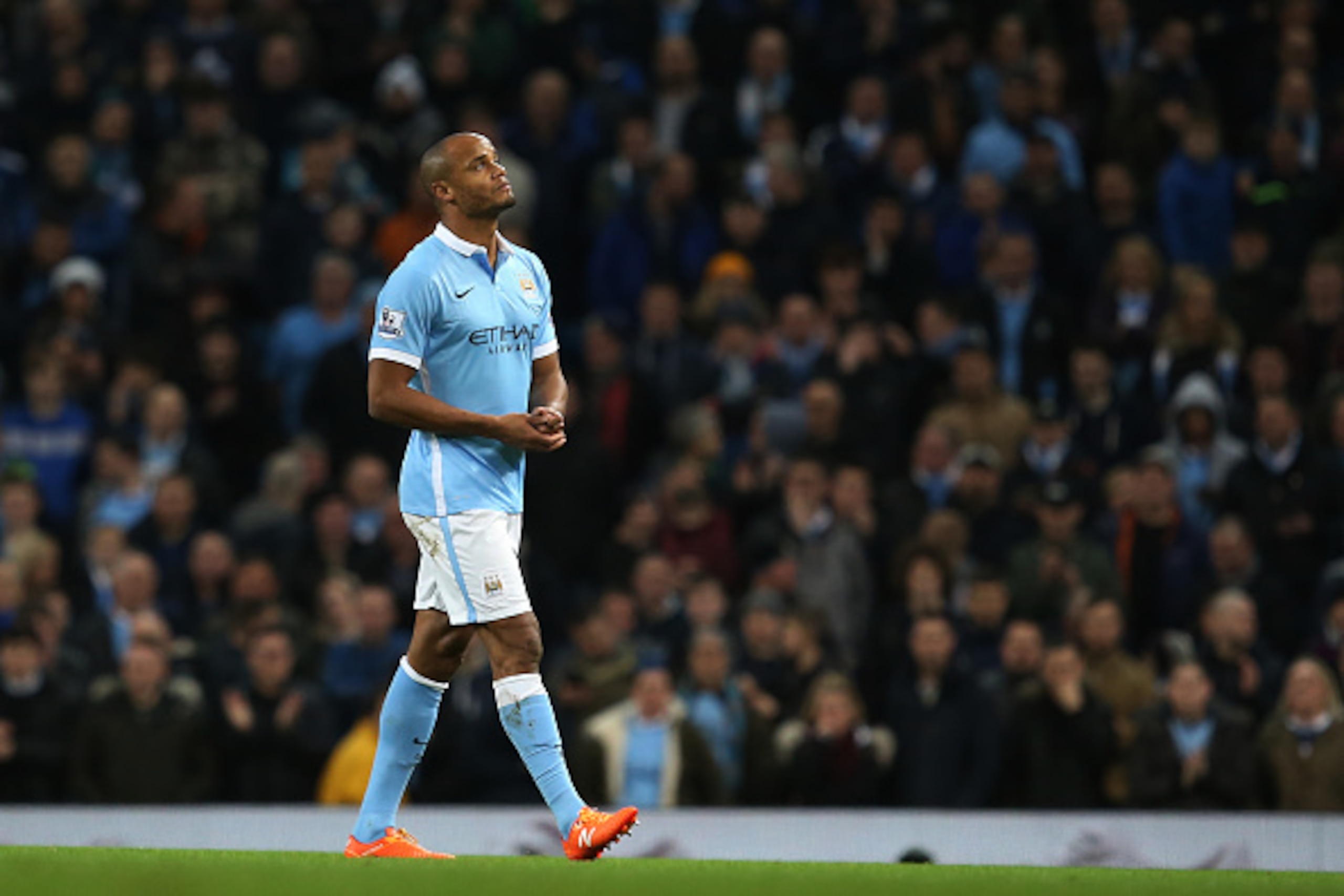 MANCHESTER, ENGLAND - DECEMBER 26:  The injured Vincent Kompany of Manchester City walks off the pitch after only just coming on as a second half substitute during the Barclays Premier League match between Manchester City and Sunderland at the Etihad Stad