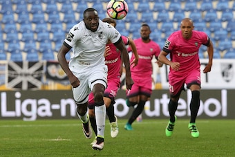 ESTORIL, PORTUGAL - OCTOBER 23: Vitoria Guimaraes' forward Moussa Marega in action during the Primeira Liga match between GD Estoril Praia and Vitoria SC Guimaraes at Estadio Antonio Coimbra da Mota on October 23, 2016 in Estoril, Portugal.  (Photo by Gua