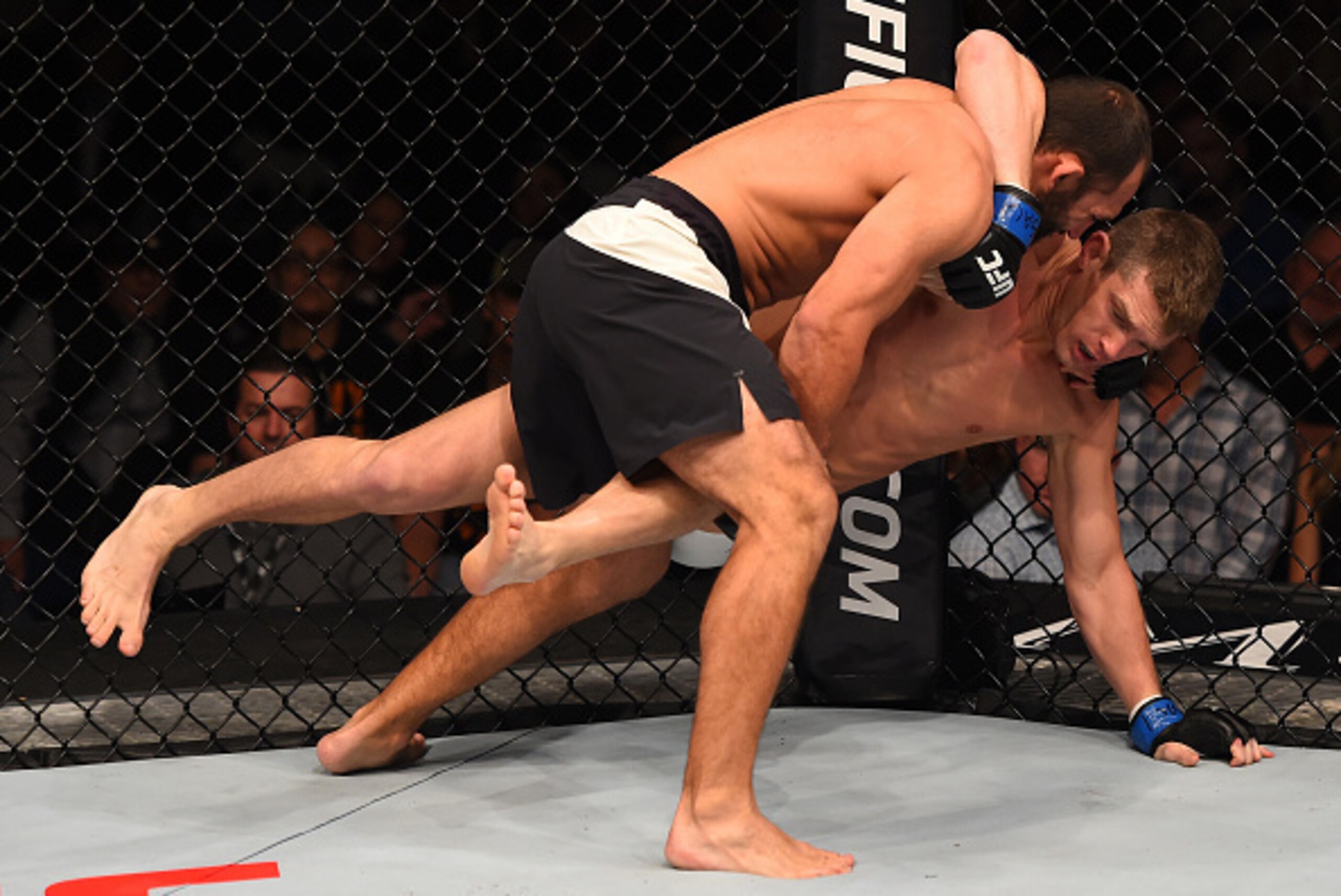 LAS VEGAS, NV - FEBRUARY 06:  (L-R) Johny Hendricks fights Stephen Thompson in their welterweight fight during the UFC Fight Night event at MGM Grand Garden Arena on February 6, 2016 in Las Vegas, Nevada.  (Photo by Josh Hedges/Zuffa LLC/Zuffa LLC via Get