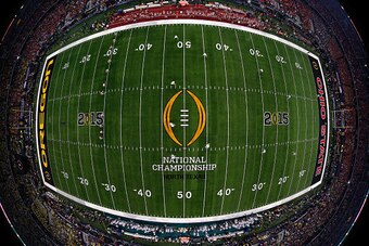 ARLINGTON, TX - JANUARY 12:  The Ohio State Buckeyes kick off to the Oregon Ducks during the College Football Playoff National Championship Game at AT&T Stadium on January 12, 2015 in Arlington, Texas.  (Photo by Tom Pennington/Getty Images)